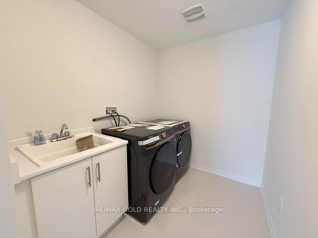 Photo 22 of 41 Tapscott Crescent, Brampton, Sandringham-Wellington North — HOMEH