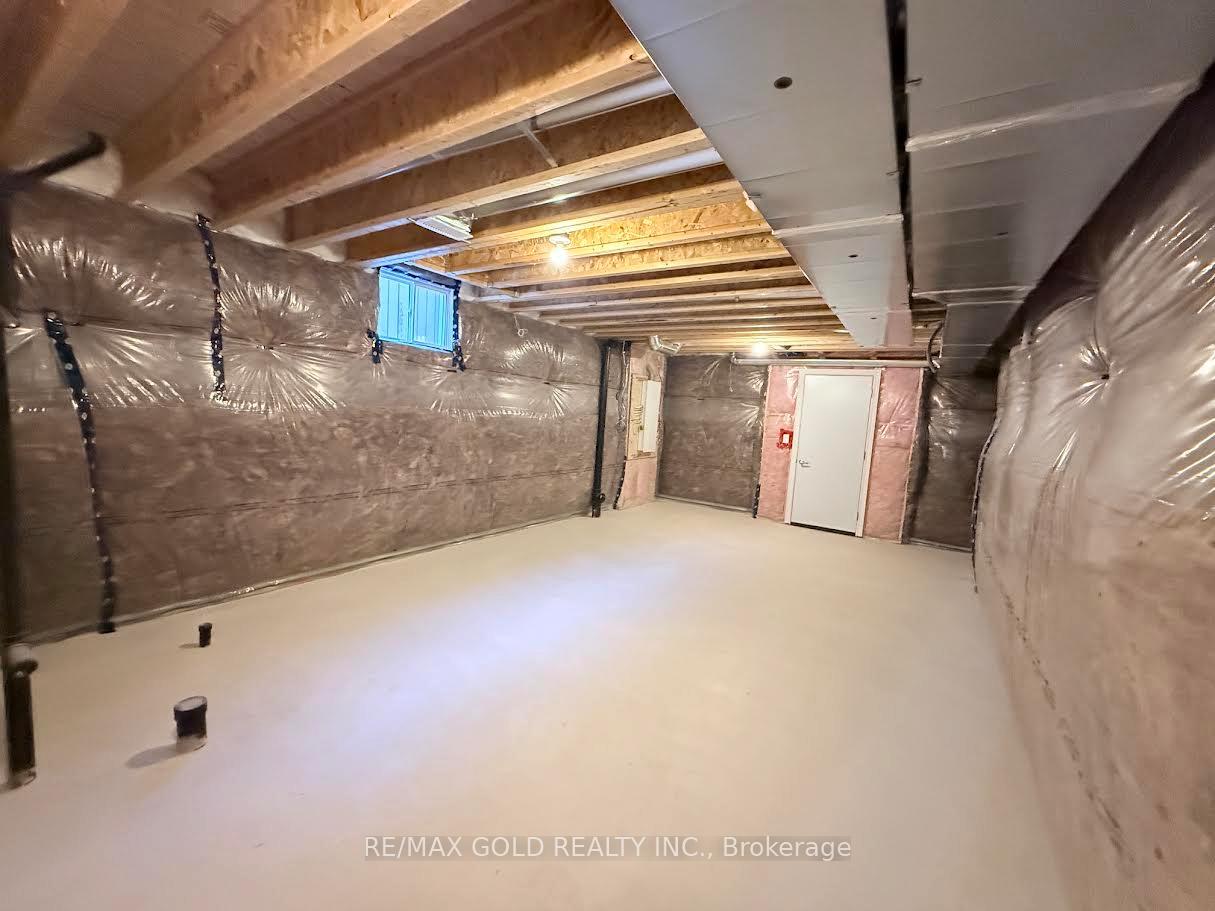 Photo 23 of 41 Tapscott Crescent, Brampton, Sandringham-Wellington North — HOMEH