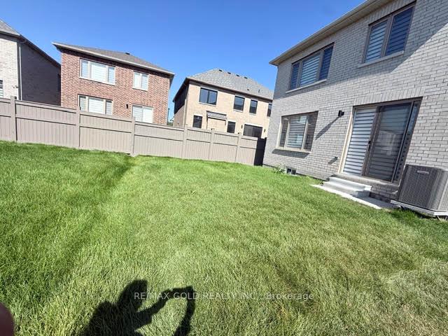Photo 25 of 41 Tapscott Crescent, Brampton, Sandringham-Wellington North — HOMEH