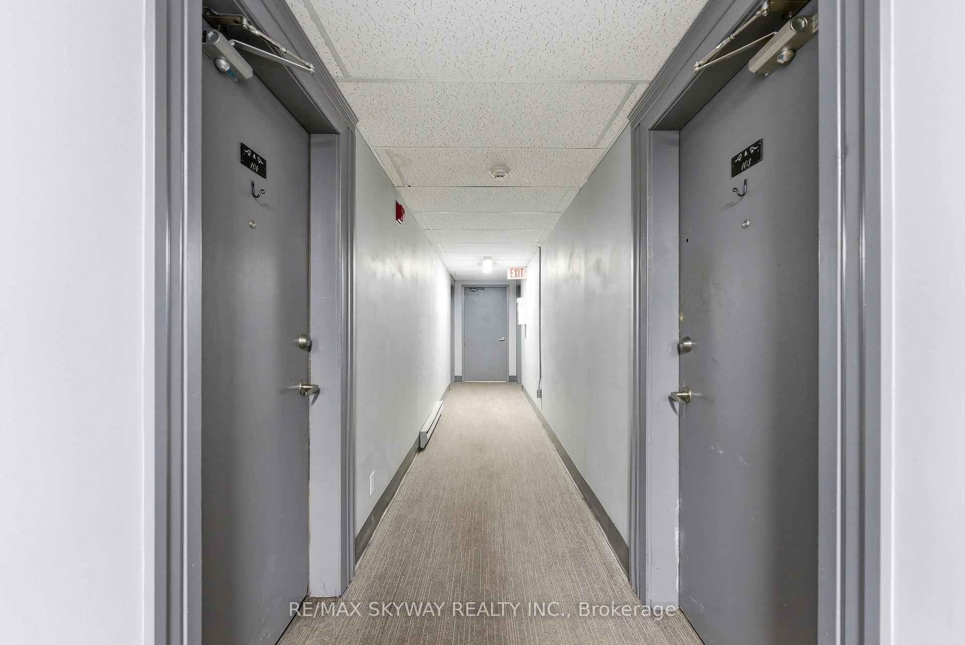 Photo of Unit 103, 25 College Street E