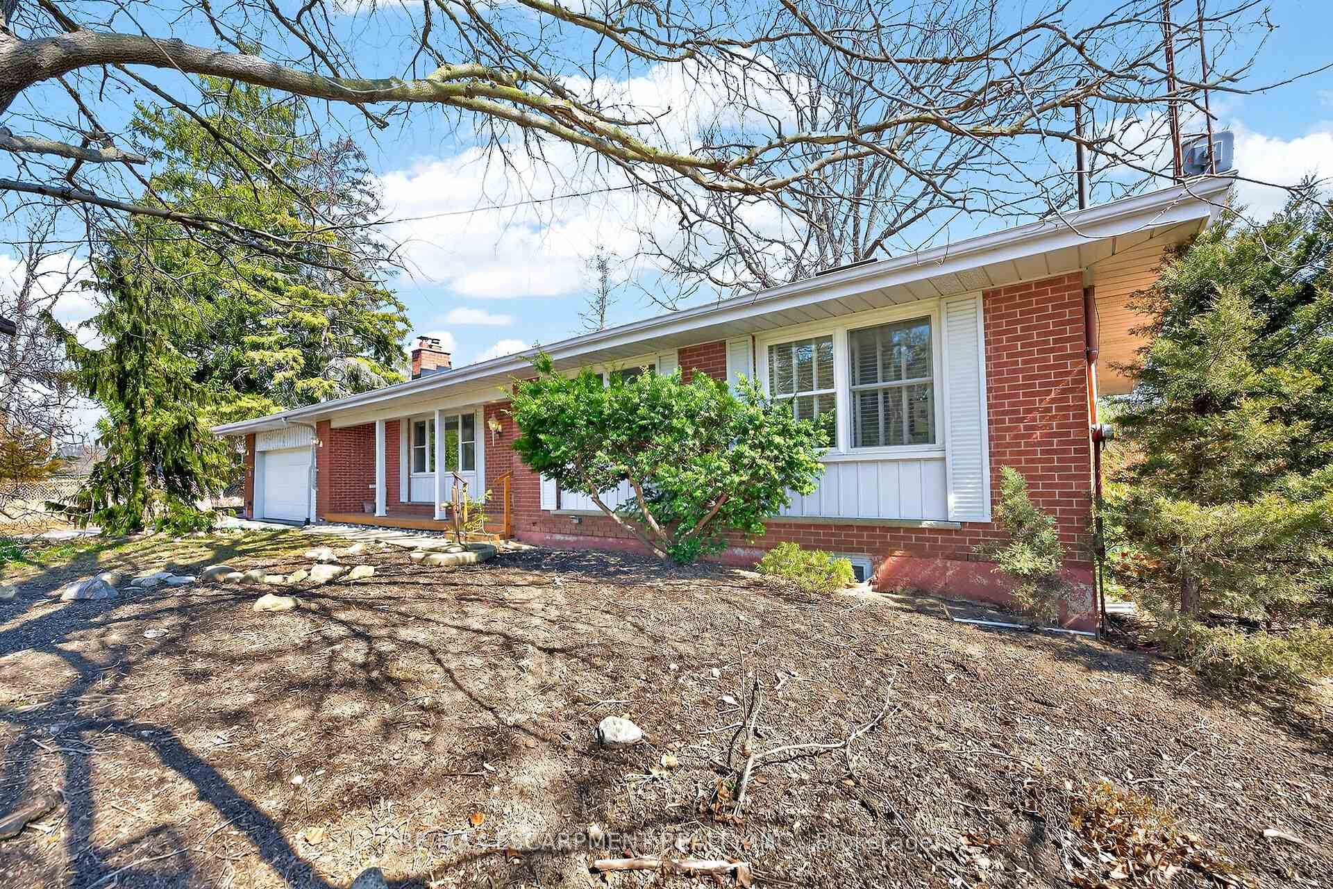 Photo 3 of 360 Johnson Road, Brantford, Echo Place — HOMEH