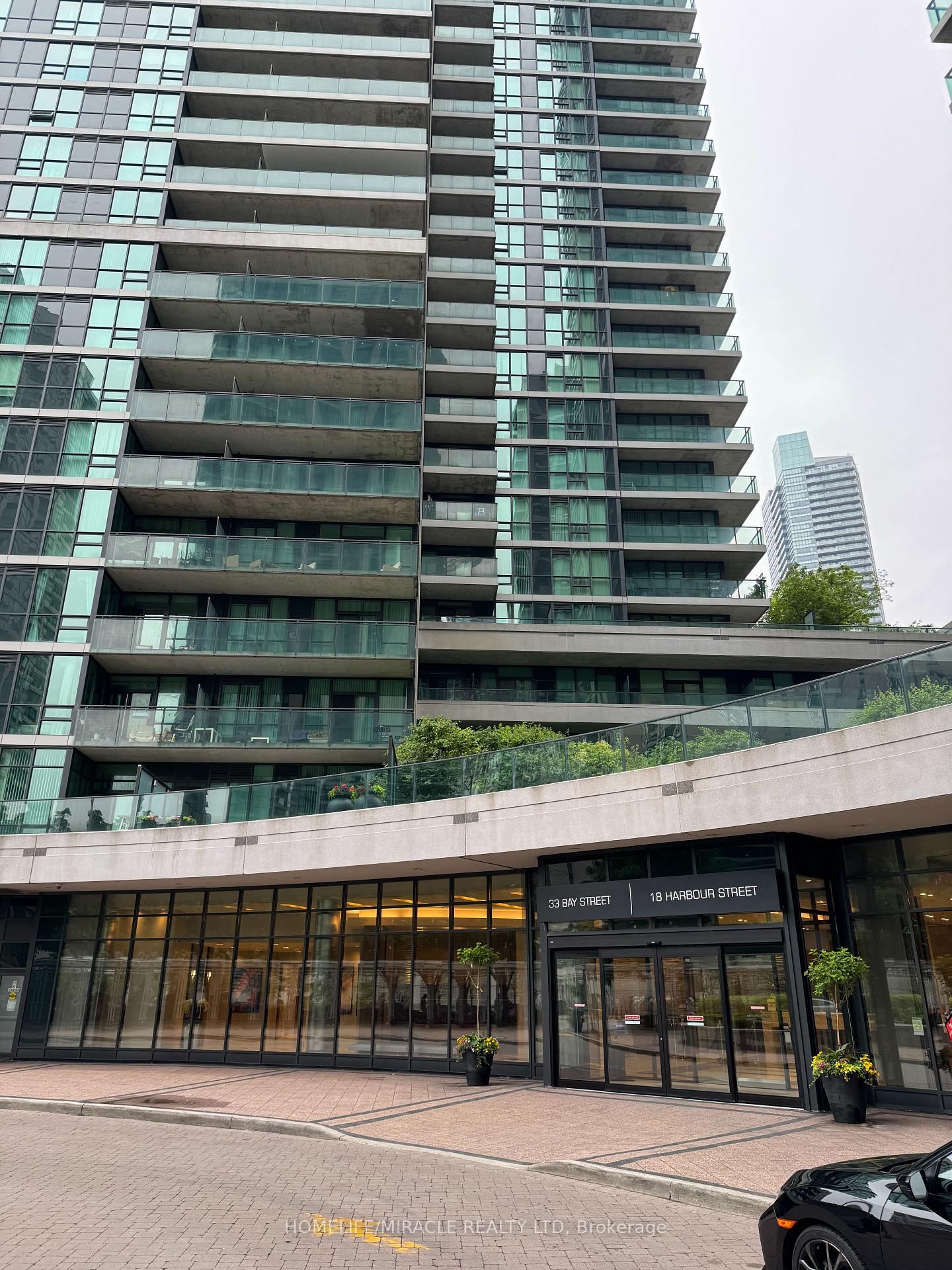 Photo 3 of Unit 3702, 33 Bay Street, Toronto, Waterfront Communities — HOMEH