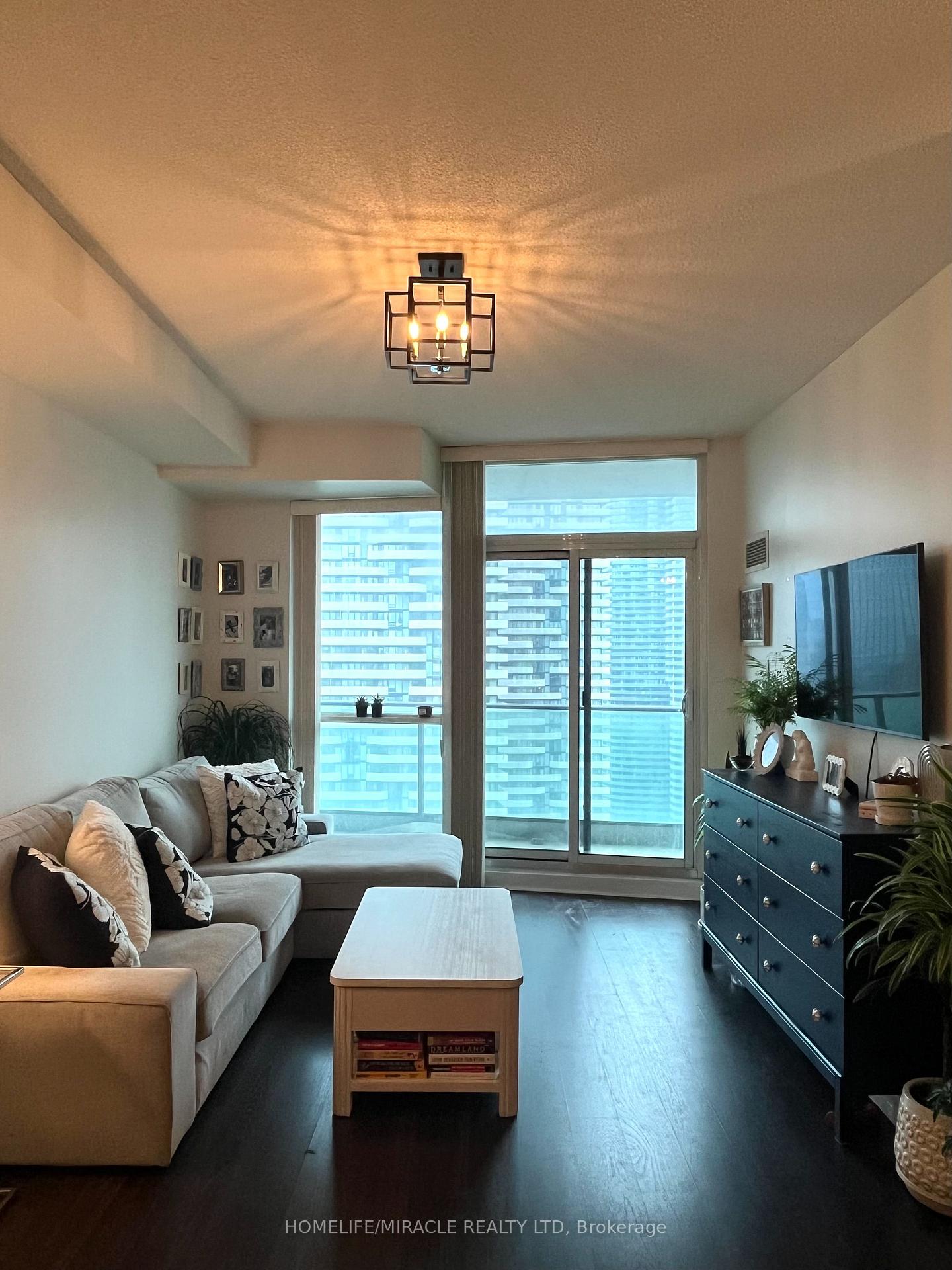 Photo 11 of Unit 3702, 33 Bay Street, Toronto, Waterfront Communities — HOMEH