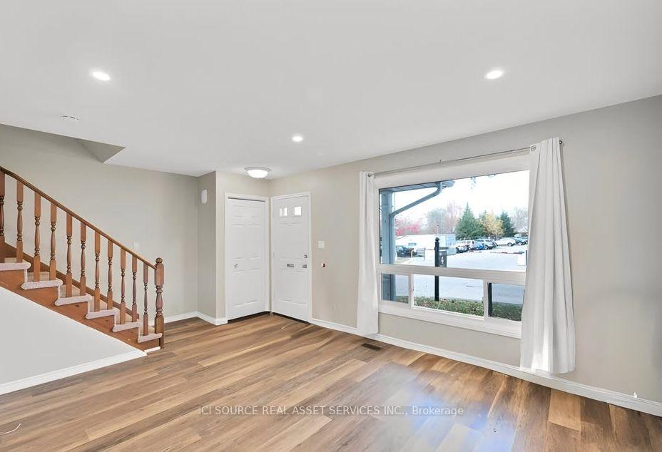 Photo 3 of 10 Gibson Place, St. Catharines, Downtown — HOMEH