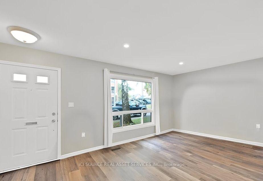 Photo 4 of 10 Gibson Place, St. Catharines, Downtown — HOMEH