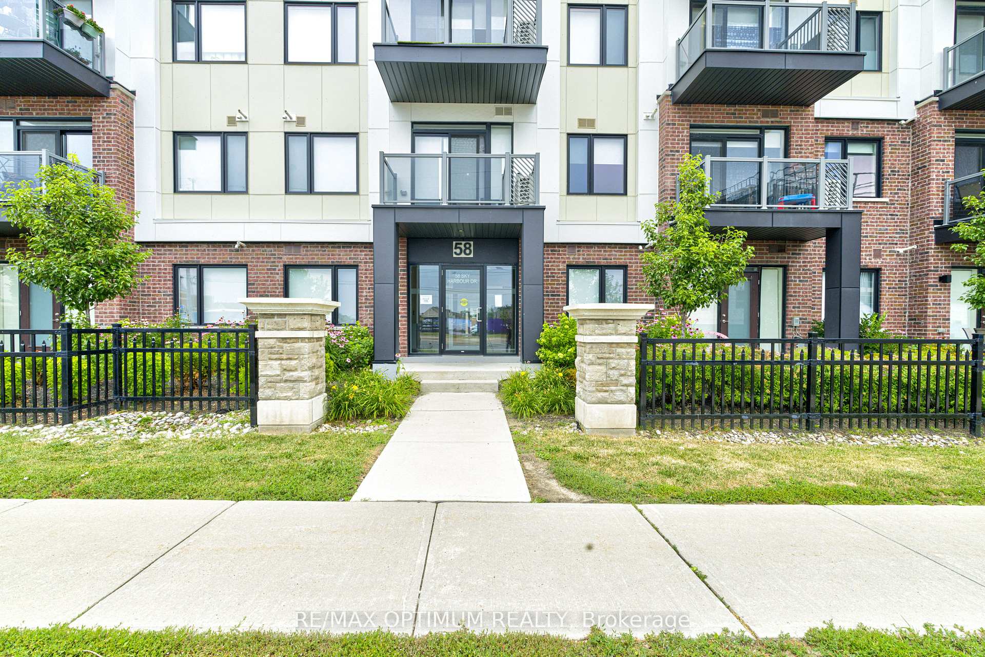 Photo 3 of Unit 108, 58 Sky Harbour Drive, Brampton, Bram West — HOMEH