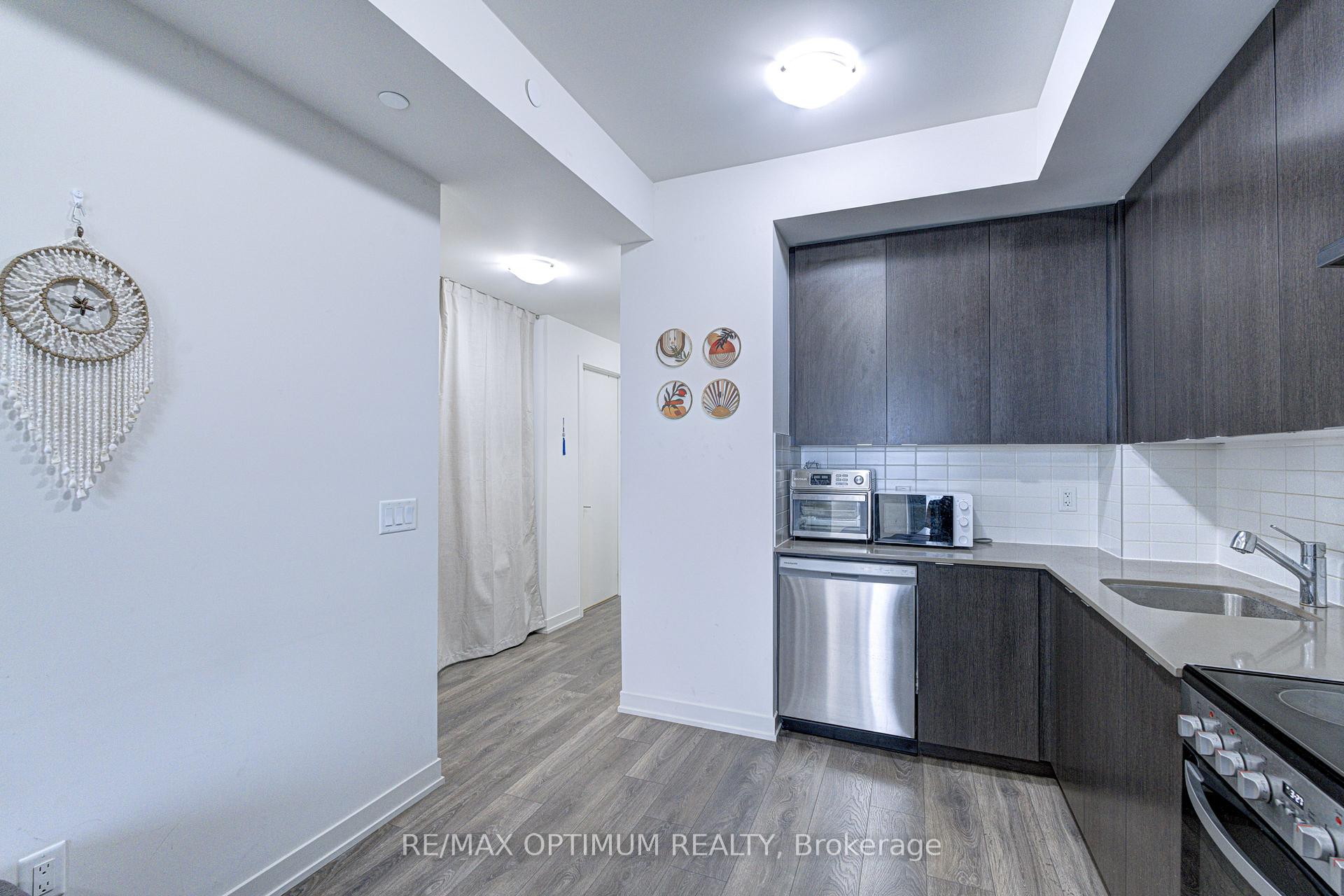 Photo 13 of Unit 108, 58 Sky Harbour Drive, Brampton, Bram West — HOMEH