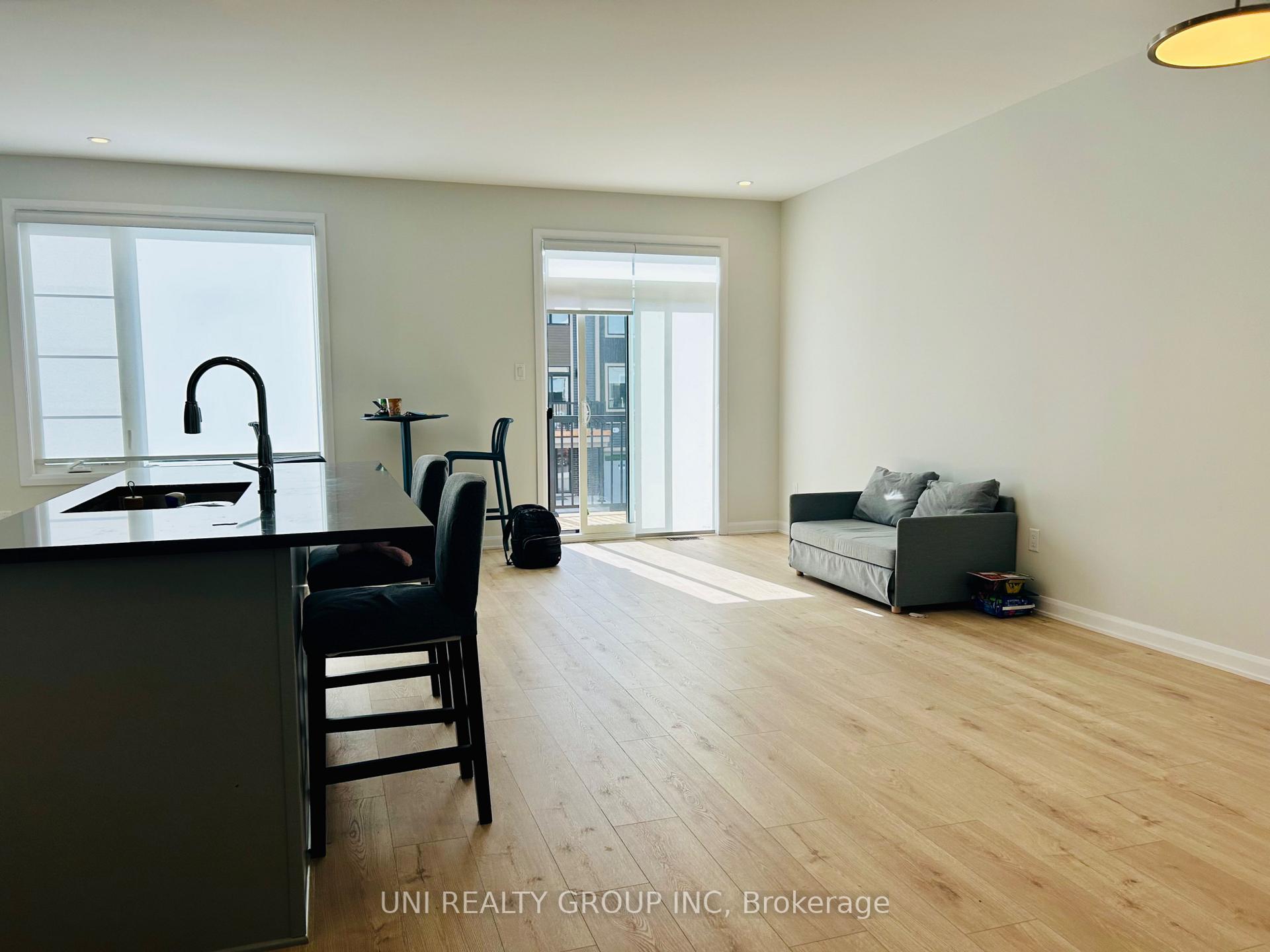 Photo 5 of 772 Tadpole Crescent, Ottawa, Barrhaven - Half Moon Bay — HOMEH