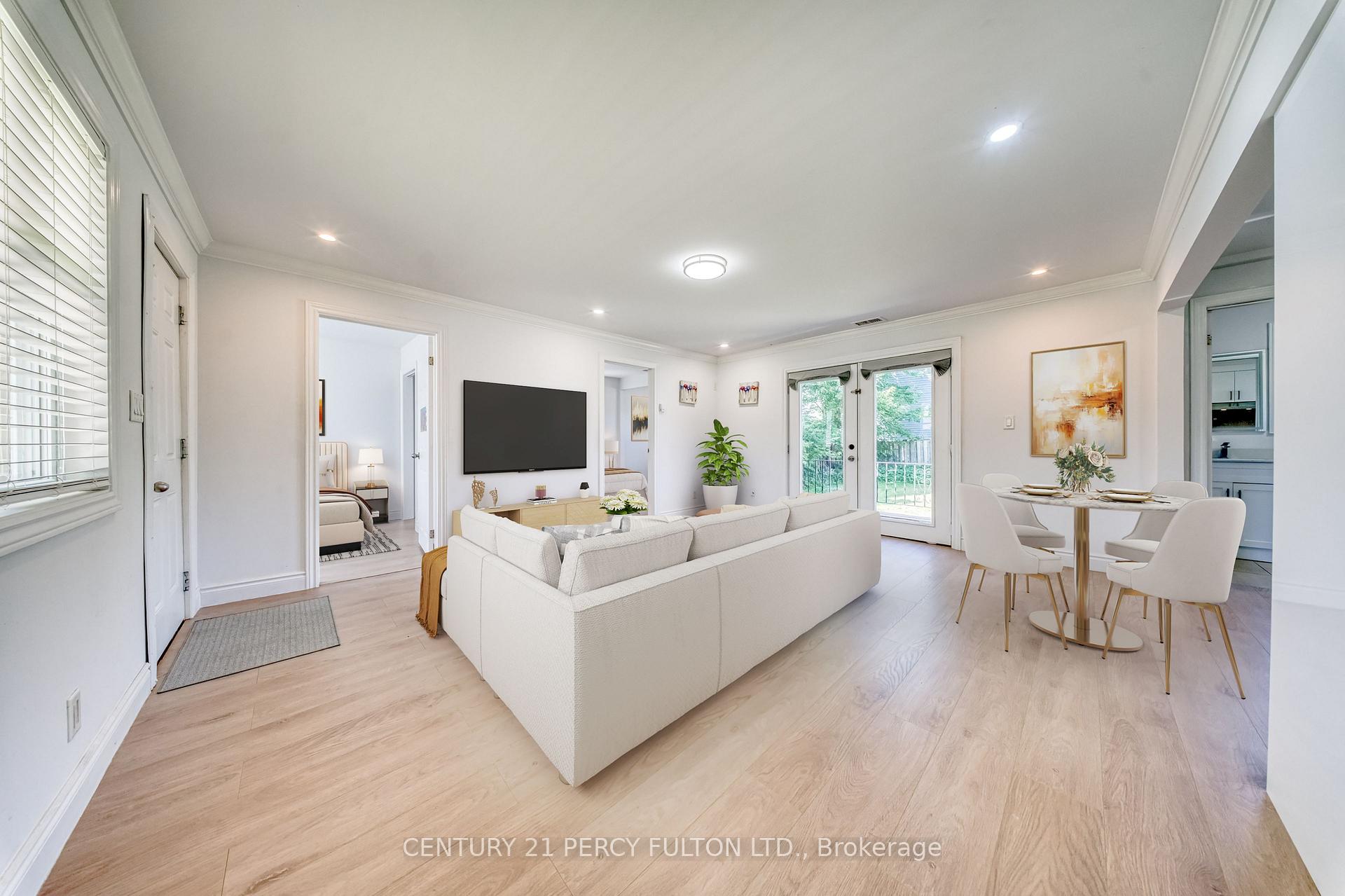 Photo 1 of 242 Simcoe Avenue, Georgina, Keswick North — HOMEH