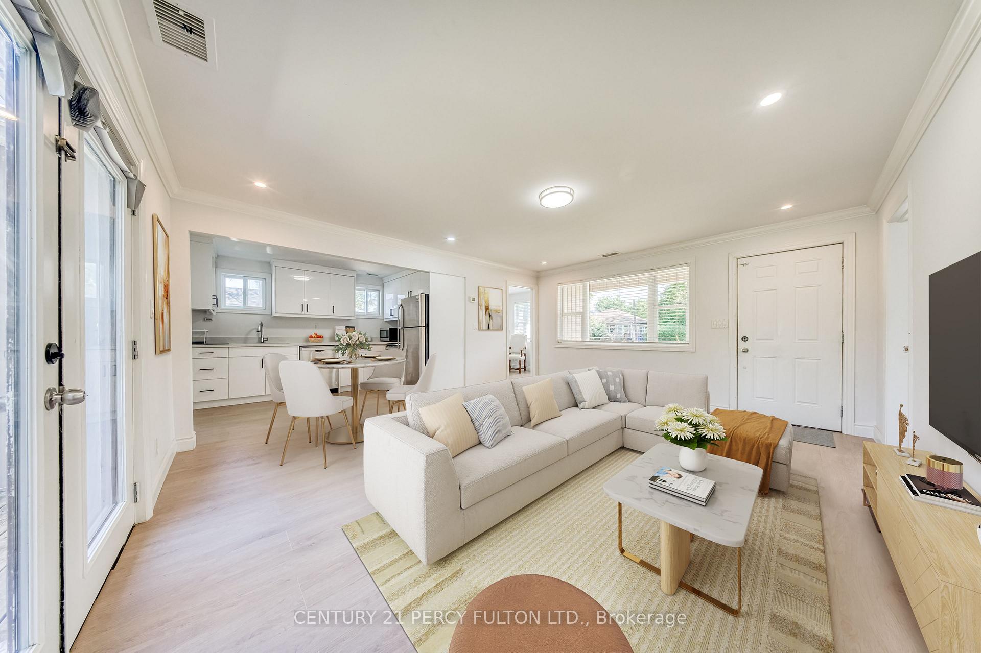 Photo 2 of 242 Simcoe Avenue, Georgina, Keswick North — HOMEH