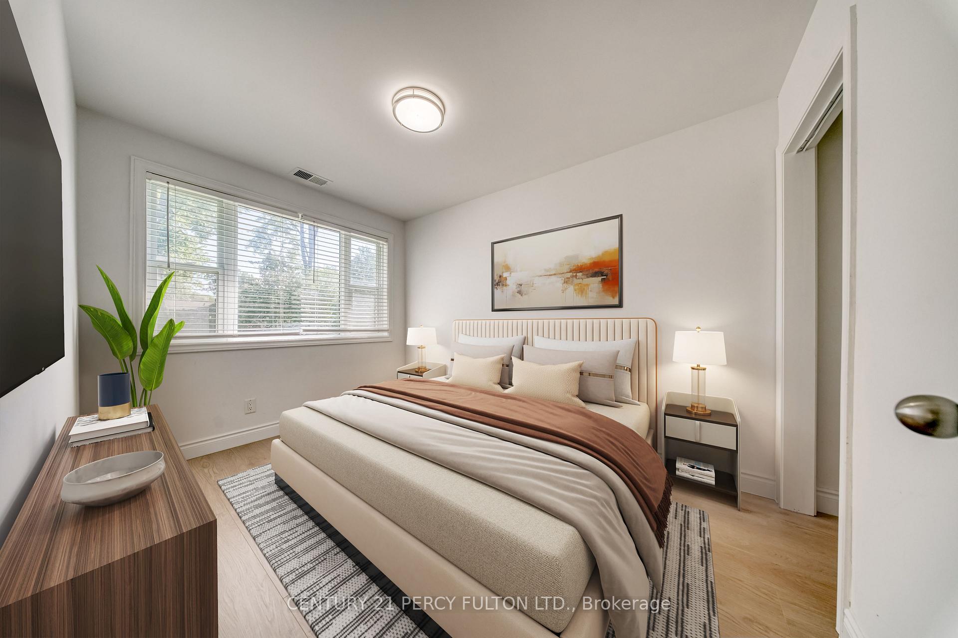 Photo 4 of 242 Simcoe Avenue, Georgina, Keswick North — HOMEH