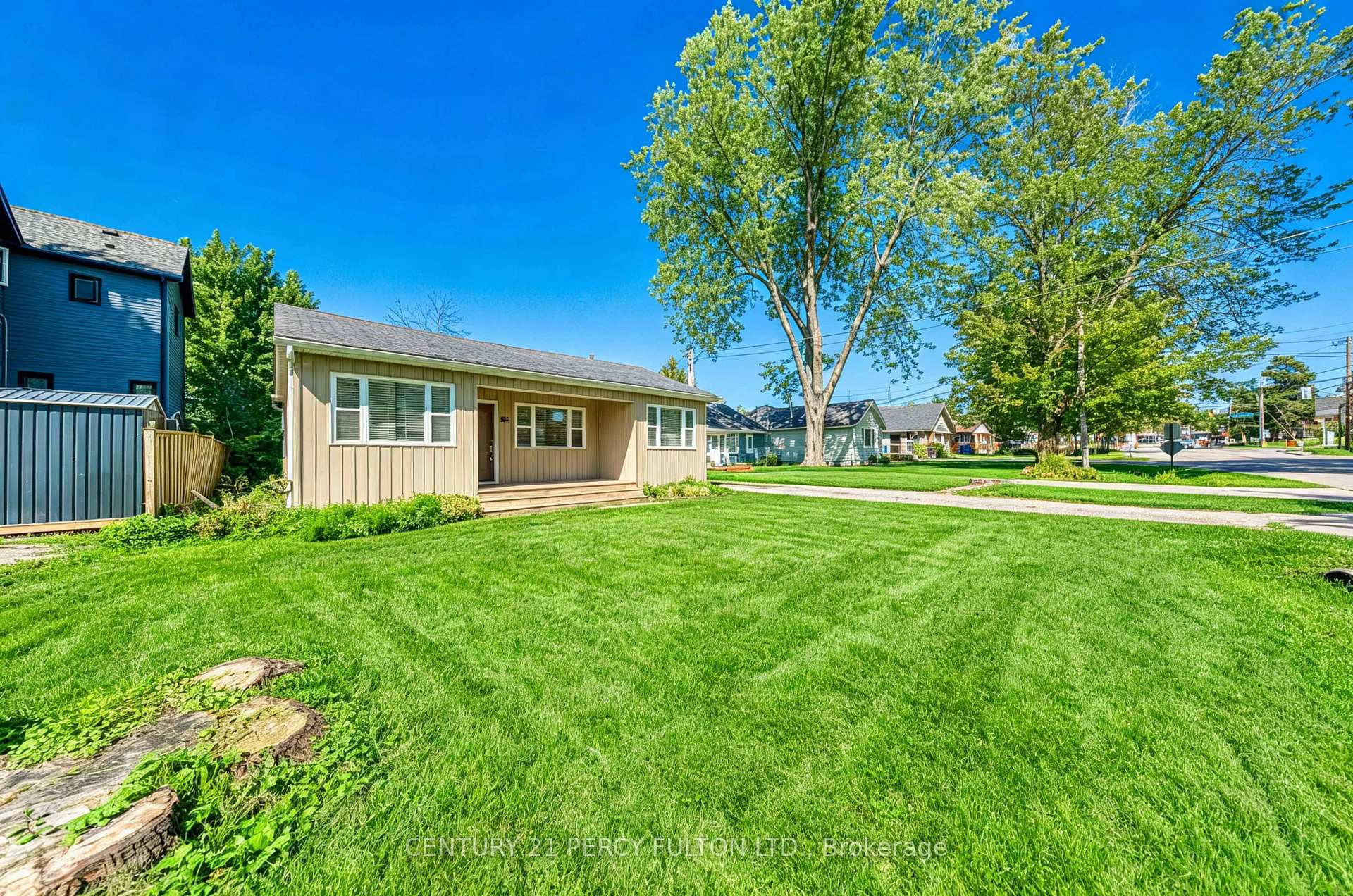 Photo 8 of 242 Simcoe Avenue, Georgina, Keswick North — HOMEH