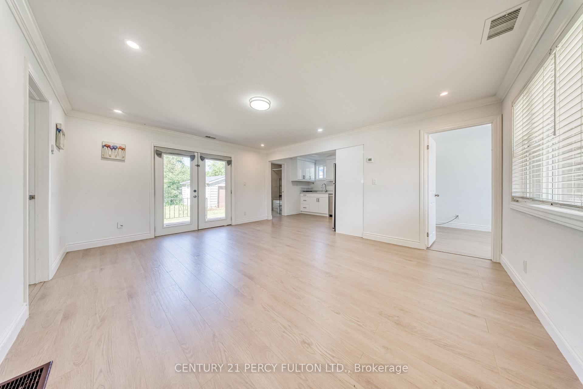 Photo 9 of 242 Simcoe Avenue, Georgina, Keswick North — HOMEH