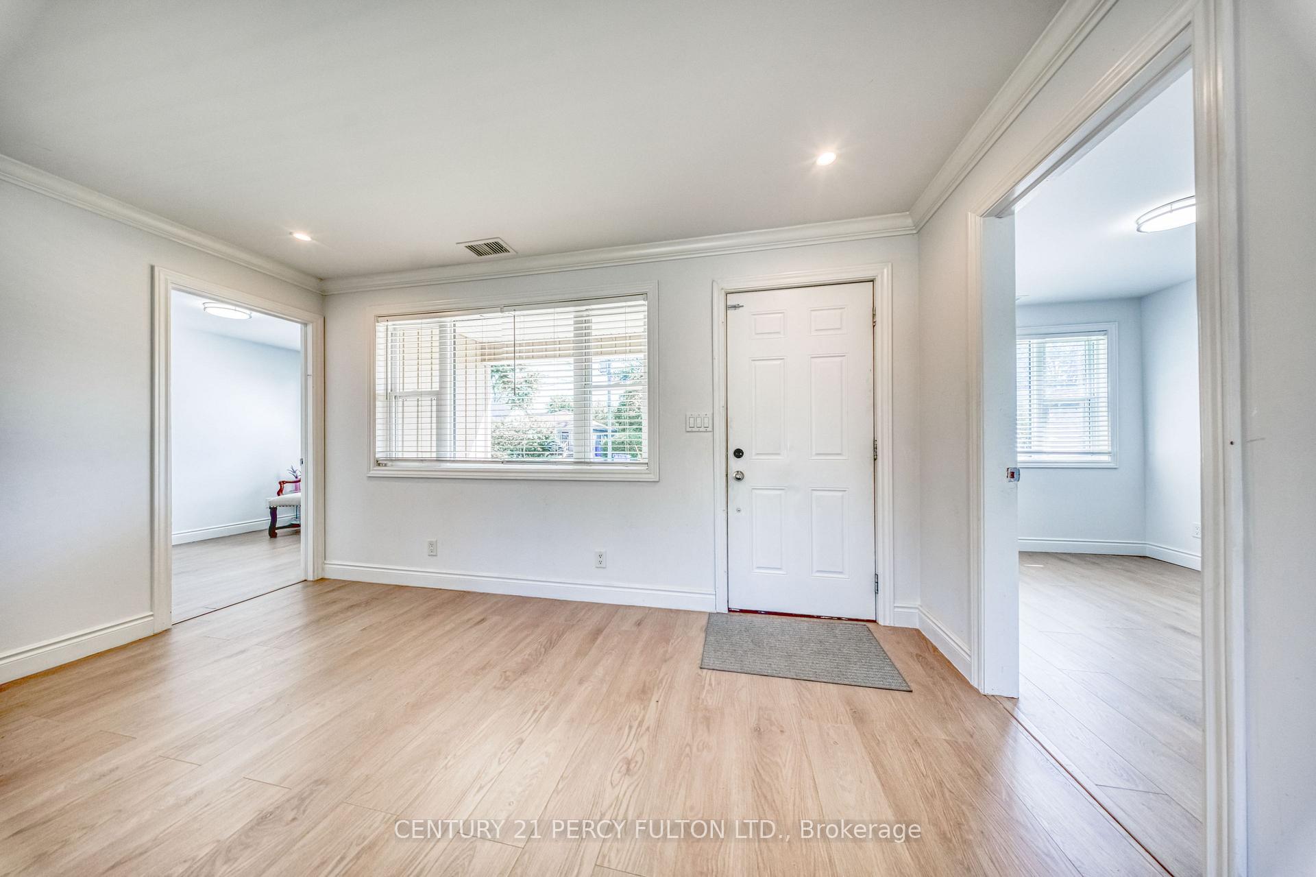 Photo 10 of 242 Simcoe Avenue, Georgina, Keswick North — HOMEH