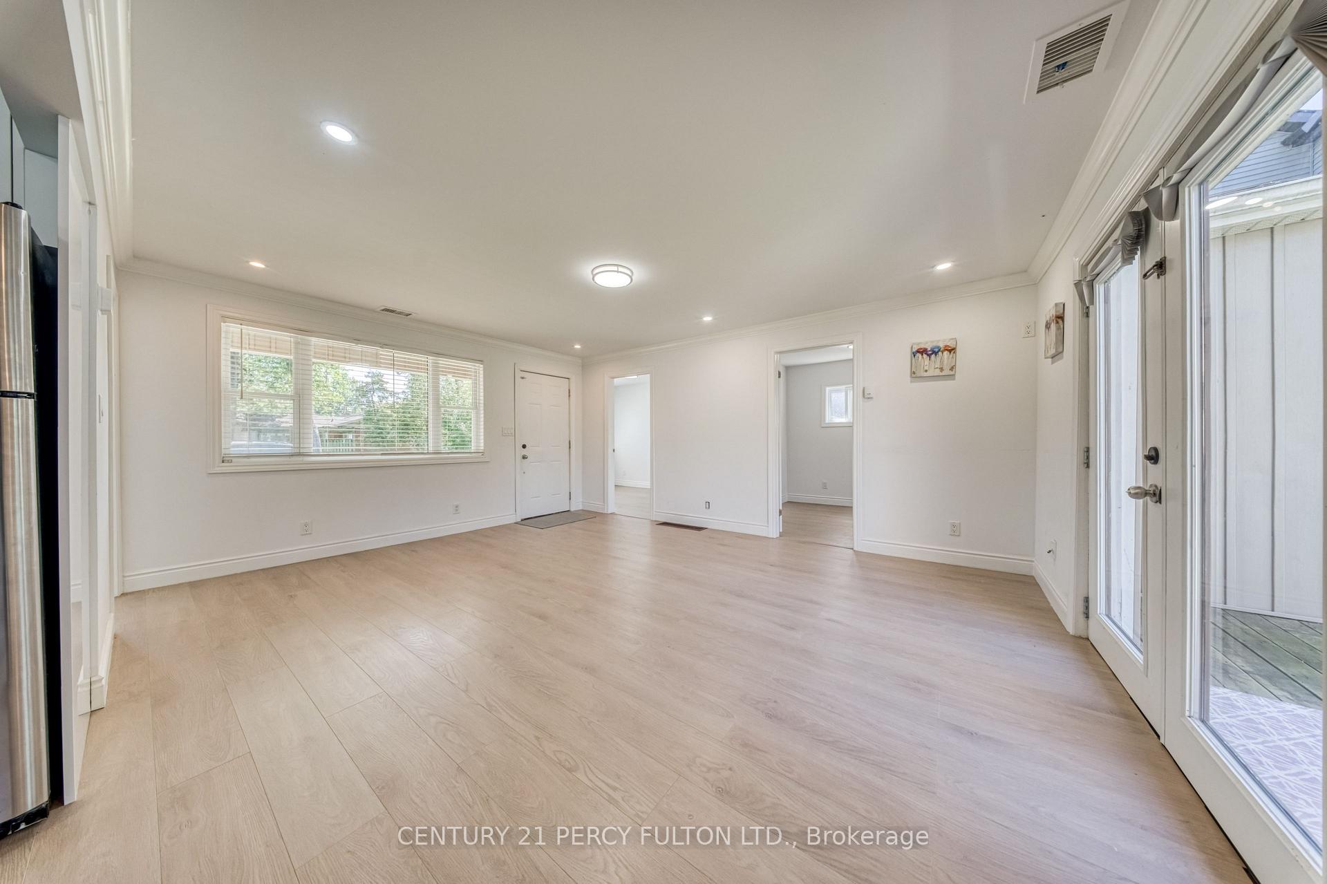 Photo 12 of 242 Simcoe Avenue, Georgina, Keswick North — HOMEH