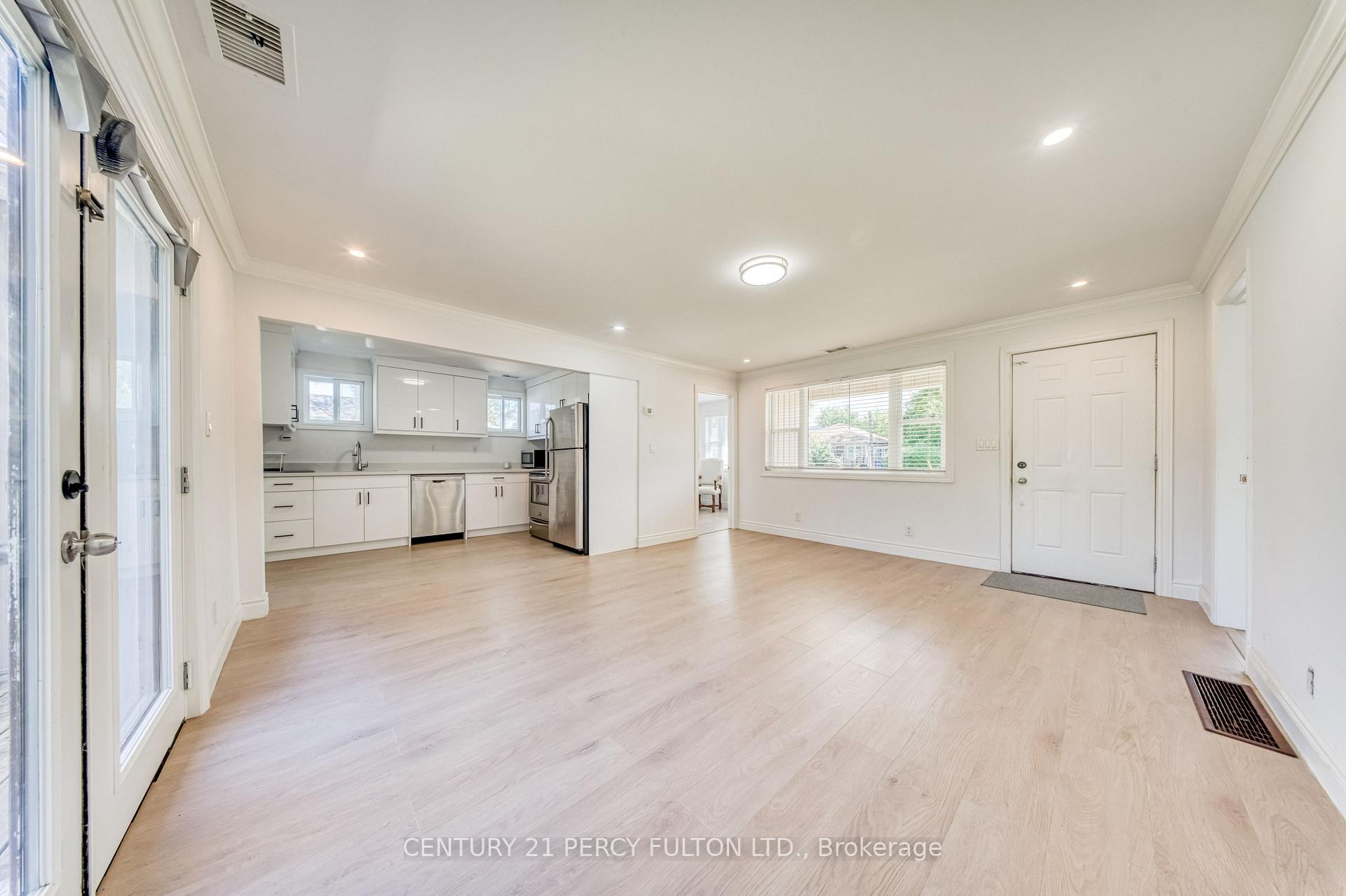 Photo 14 of 242 Simcoe Avenue, Georgina, Keswick North — HOMEH