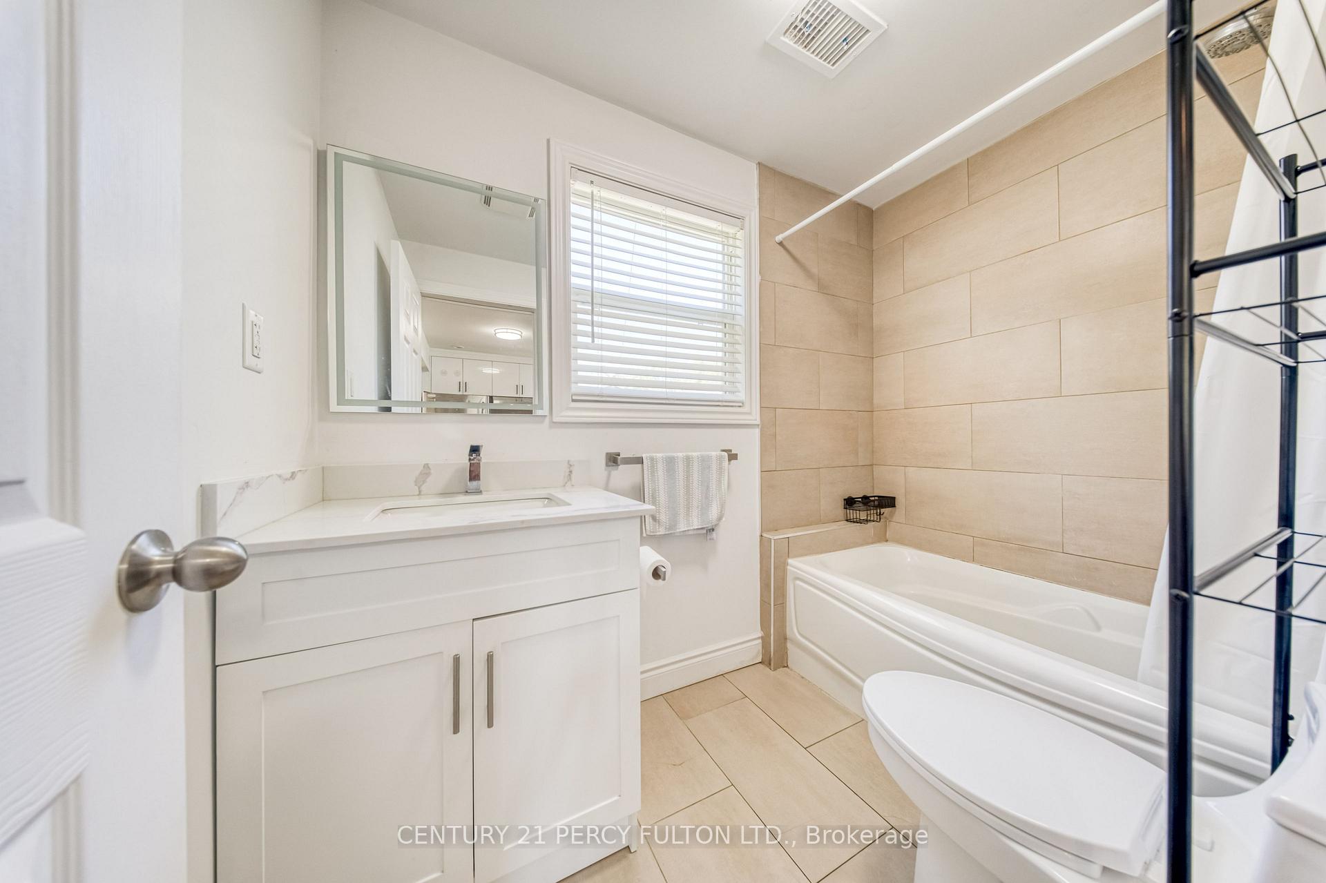 Photo 20 of 242 Simcoe Avenue, Georgina, Keswick North — HOMEH
