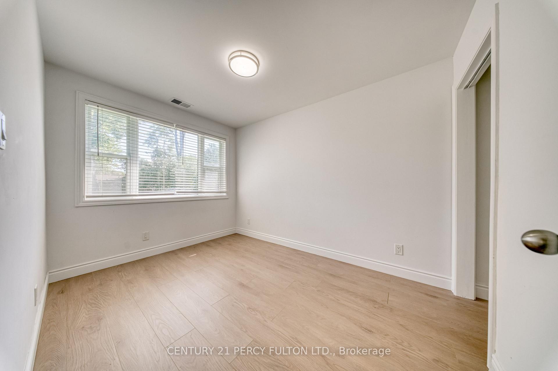 Photo 25 of 242 Simcoe Avenue, Georgina, Keswick North — HOMEH