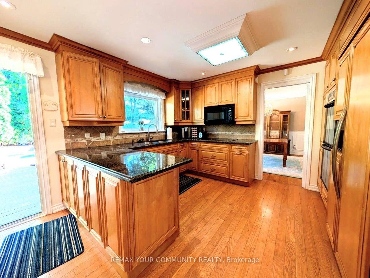 Photo 5 of 25 Alcaine Court, Markham, Thornhill — HOMEH