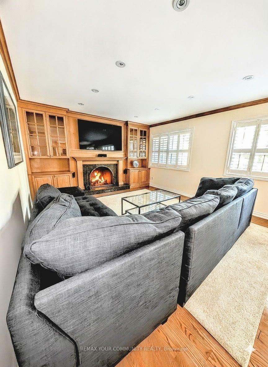 Photo 6 of 25 Alcaine Court, Markham, Thornhill — HOMEH