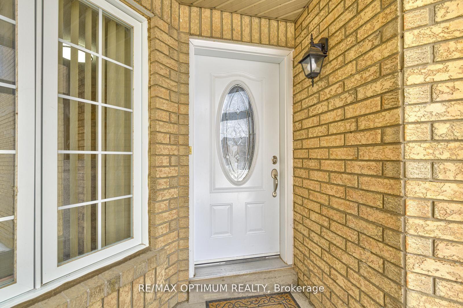 Photo 3 of 26 Tumbleweed Trail, Brampton, Fletcher's Creek South — HOMEH