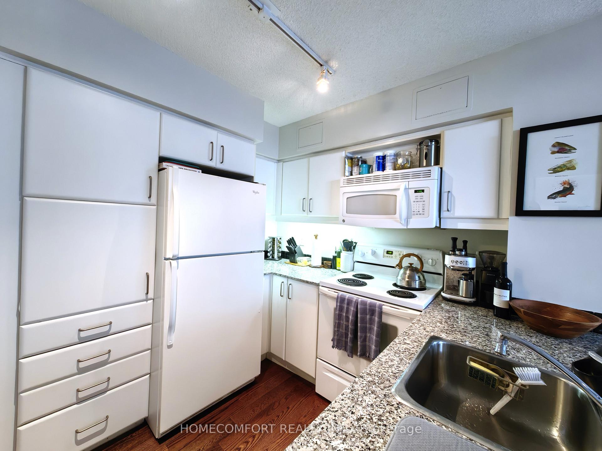 Photo 8 of Unit 2007, 33 Sheppard Avenue E, North York, Willowdale East — HOMEH