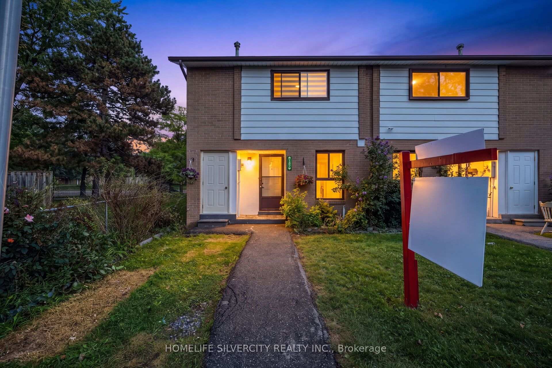 Photo 1 of 157 Fleetwood Crescent, Brampton, Southgate — HOMEH