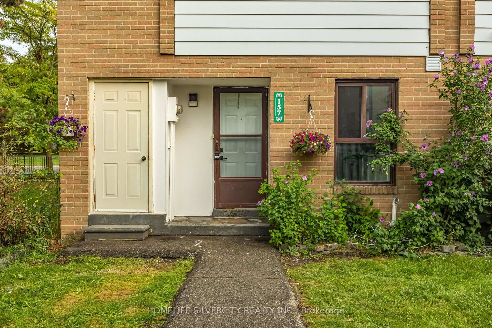 Photo 2 of 157 Fleetwood Crescent, Brampton, Southgate — HOMEH