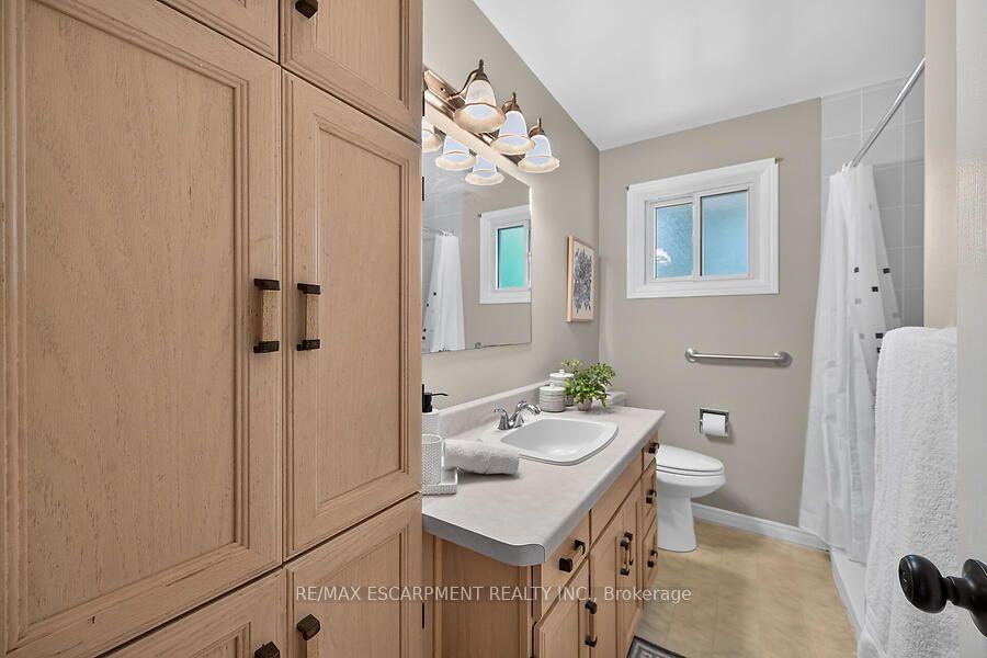 Photo 17 of 149 Berwick Street, Haldimand — HOMEH