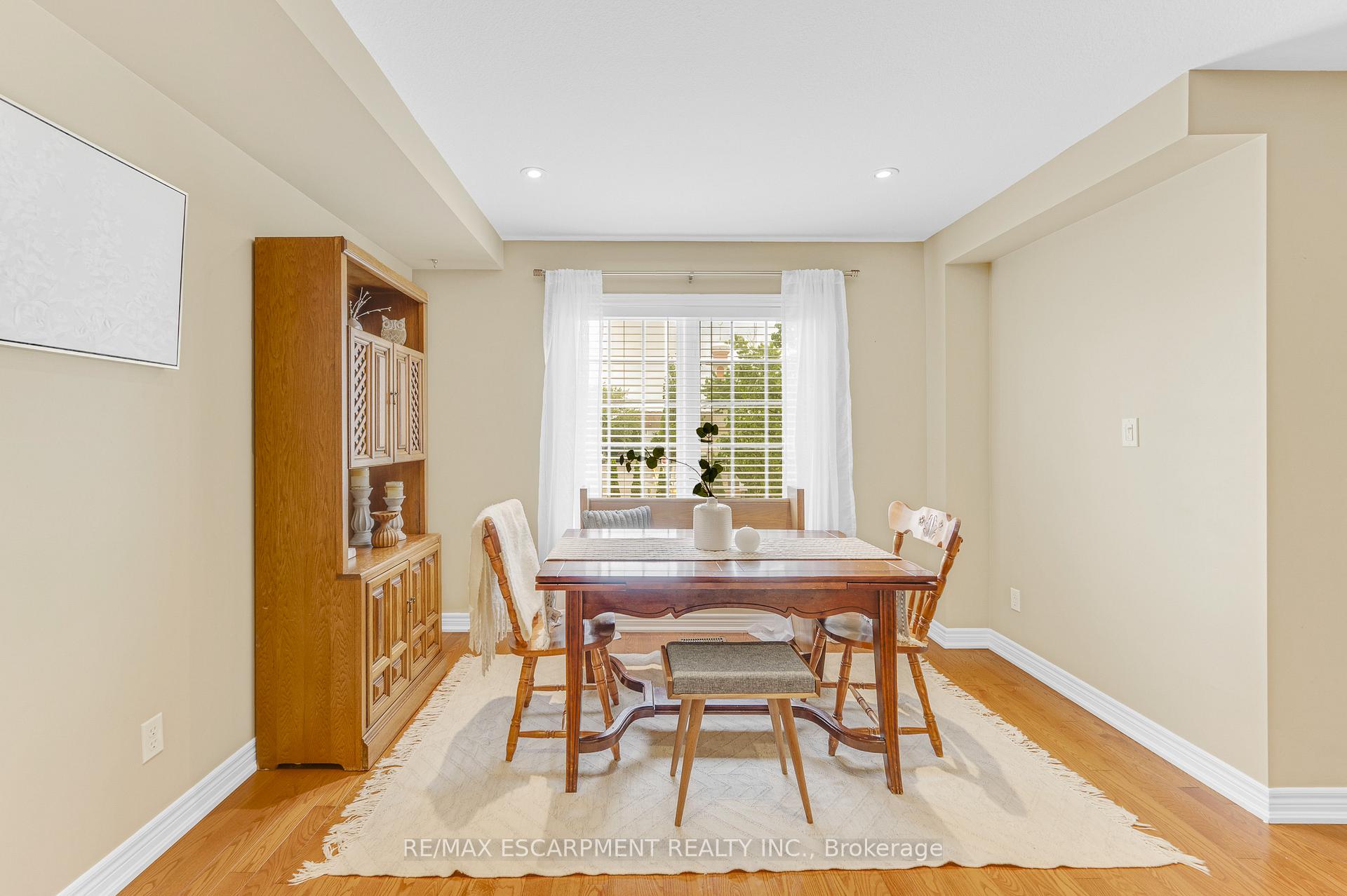 Photo 10 of 628 Brain Common, Burlington, Shoreacres — HOMEH