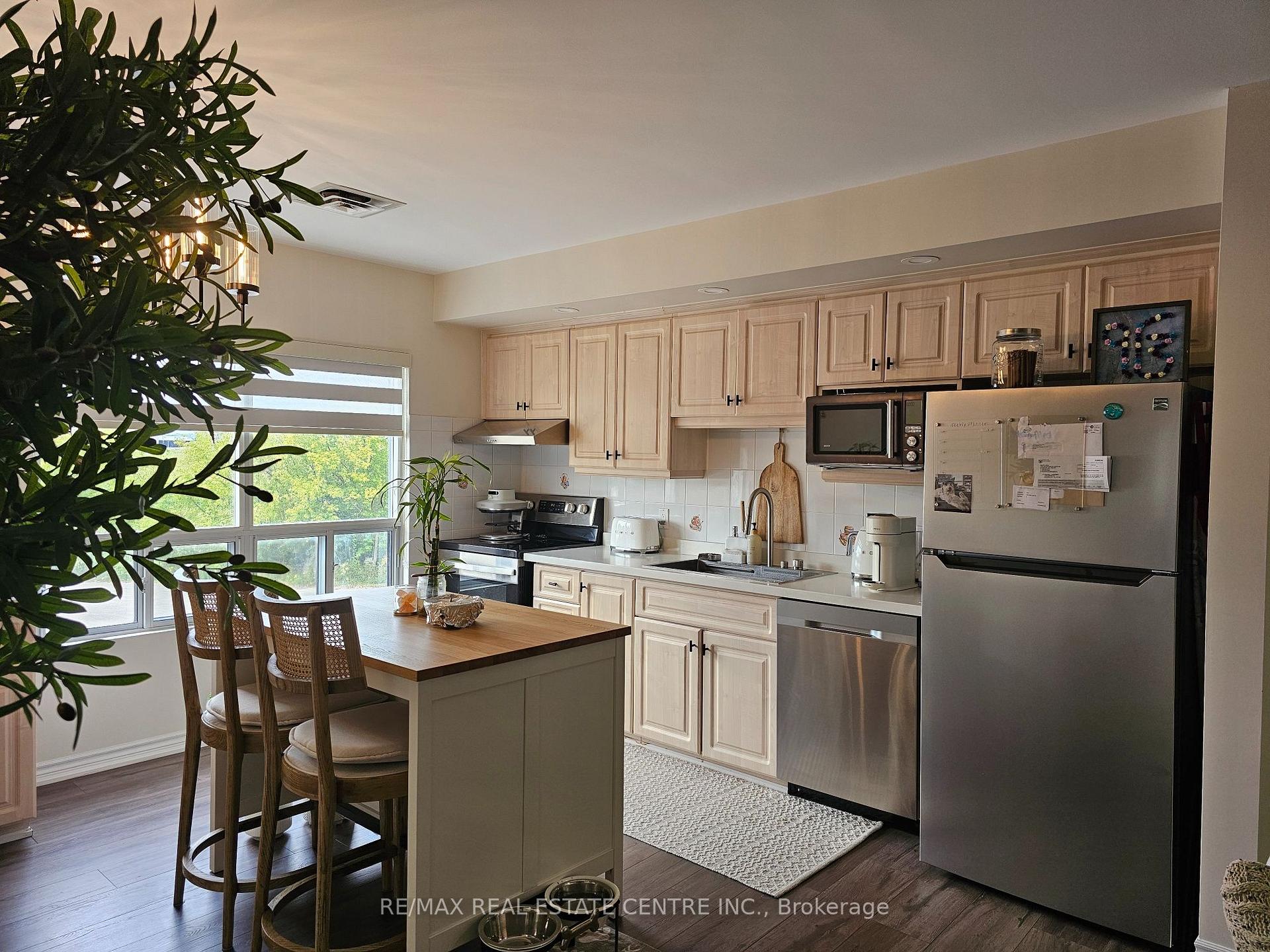 Photo 6 of Unit 3, 15393 Airport Road, Caledon, Caledon East — HOMEH