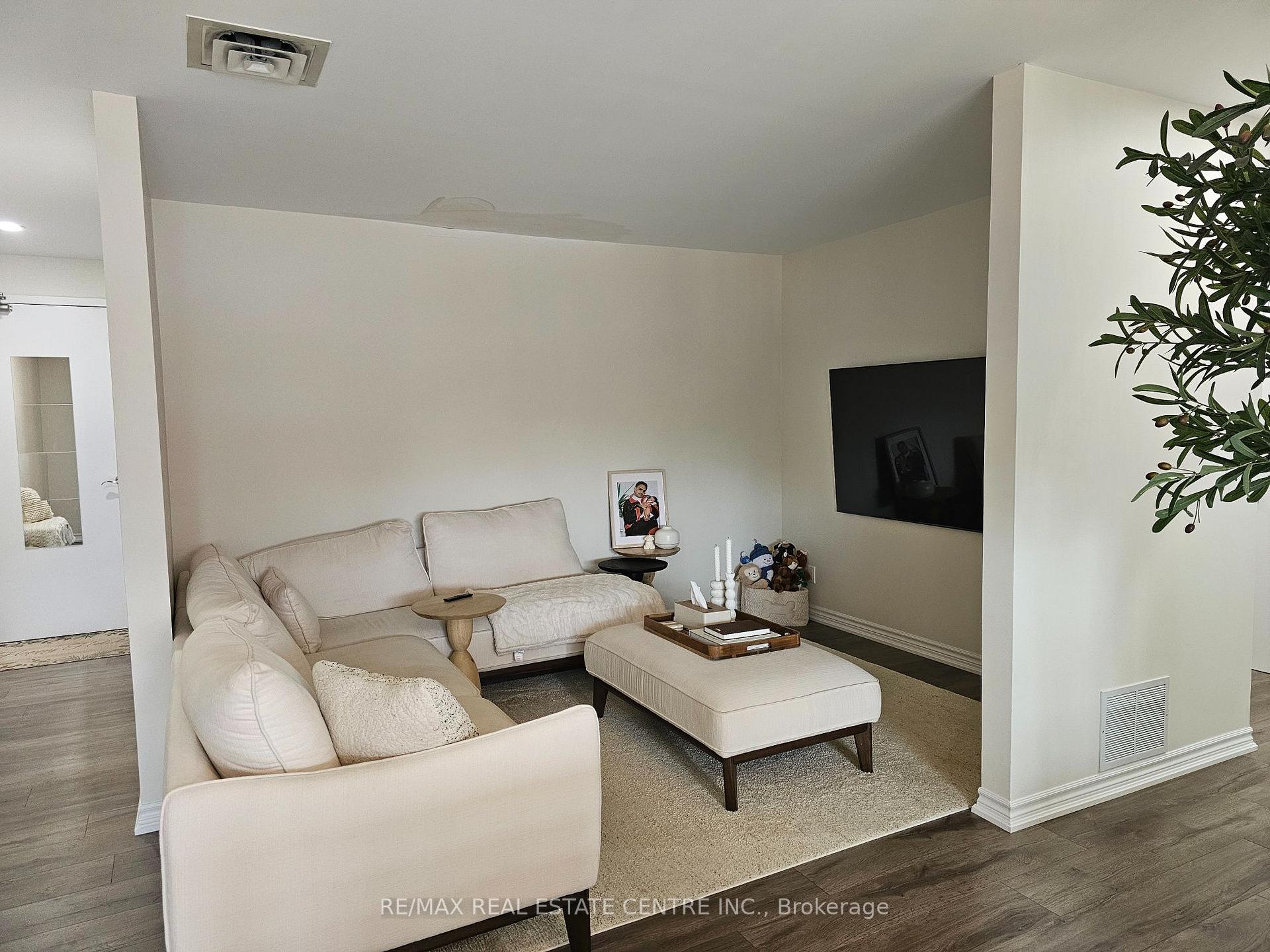 Photo 12 of Unit 3, 15393 Airport Road, Caledon, Caledon East — HOMEH