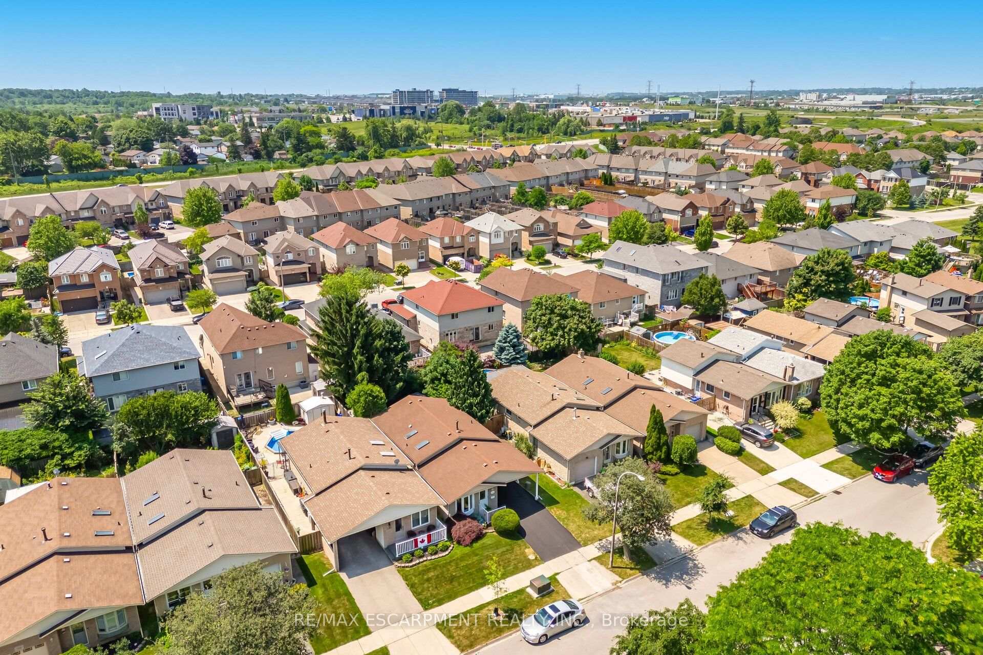 Photo 2 of 178 Athenia Drive, Hamilton, Stoney Creek — HOMEH