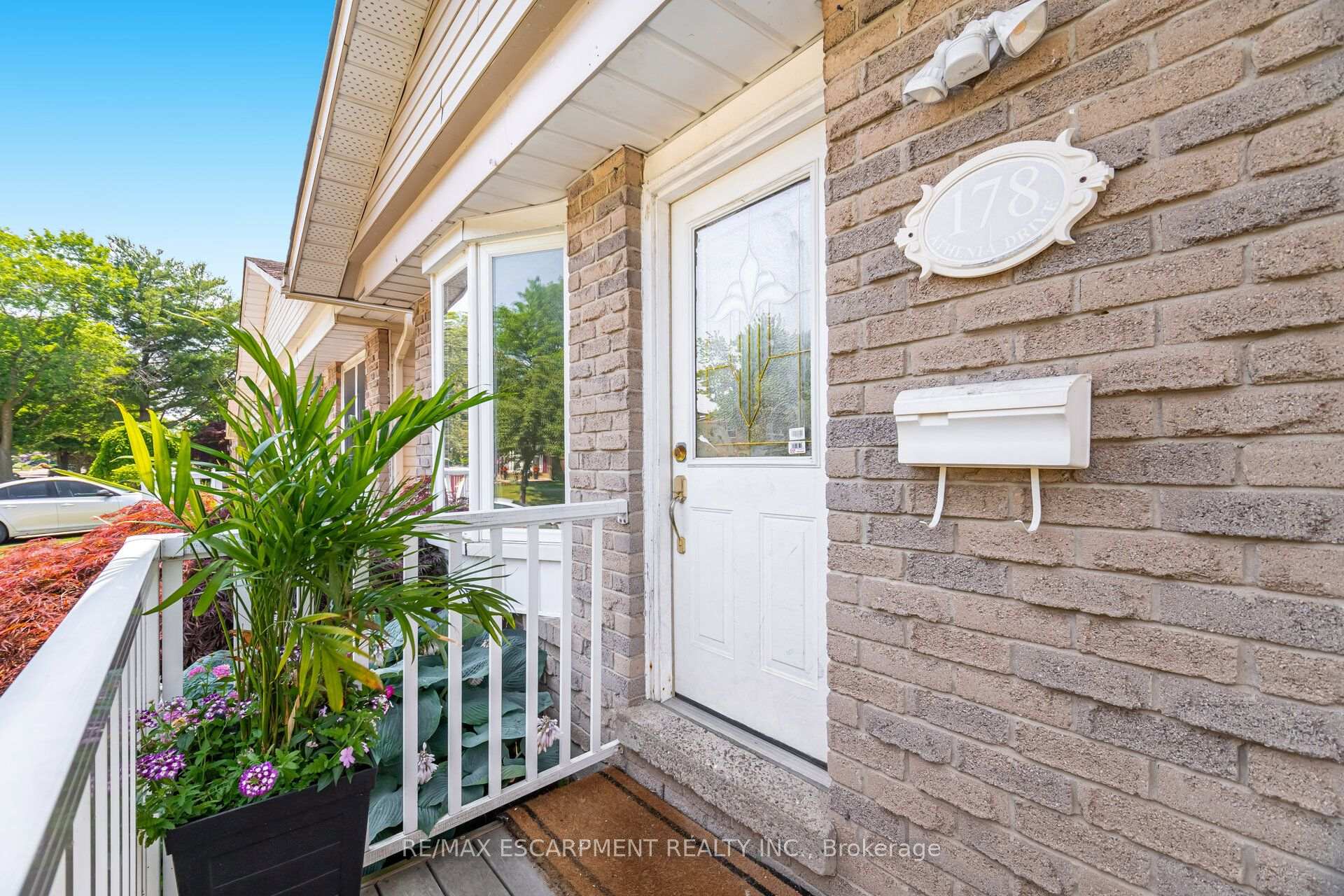 Photo 8 of 178 Athenia Drive, Hamilton, Stoney Creek — HOMEH