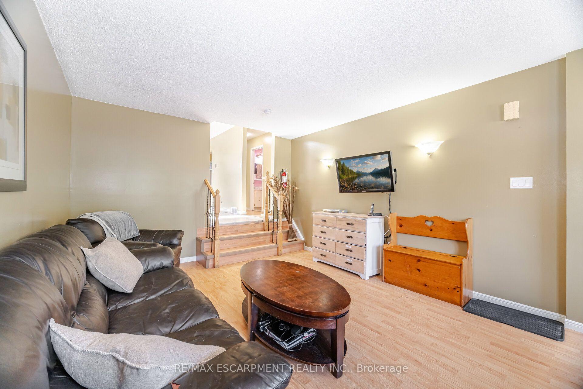 Photo 12 of 178 Athenia Drive, Hamilton, Stoney Creek — HOMEH