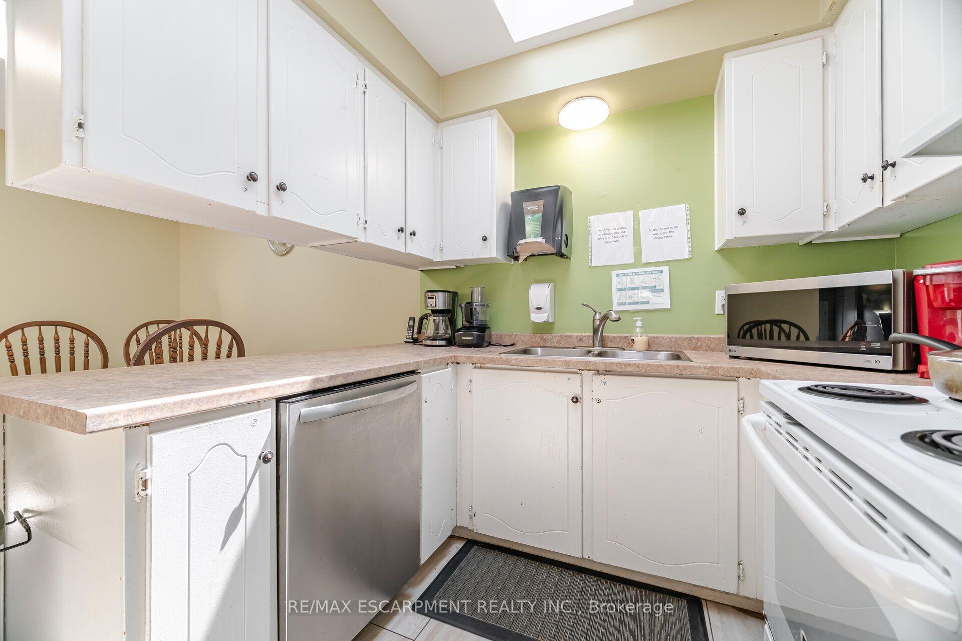 Photo 16 of 178 Athenia Drive, Hamilton, Stoney Creek — HOMEH