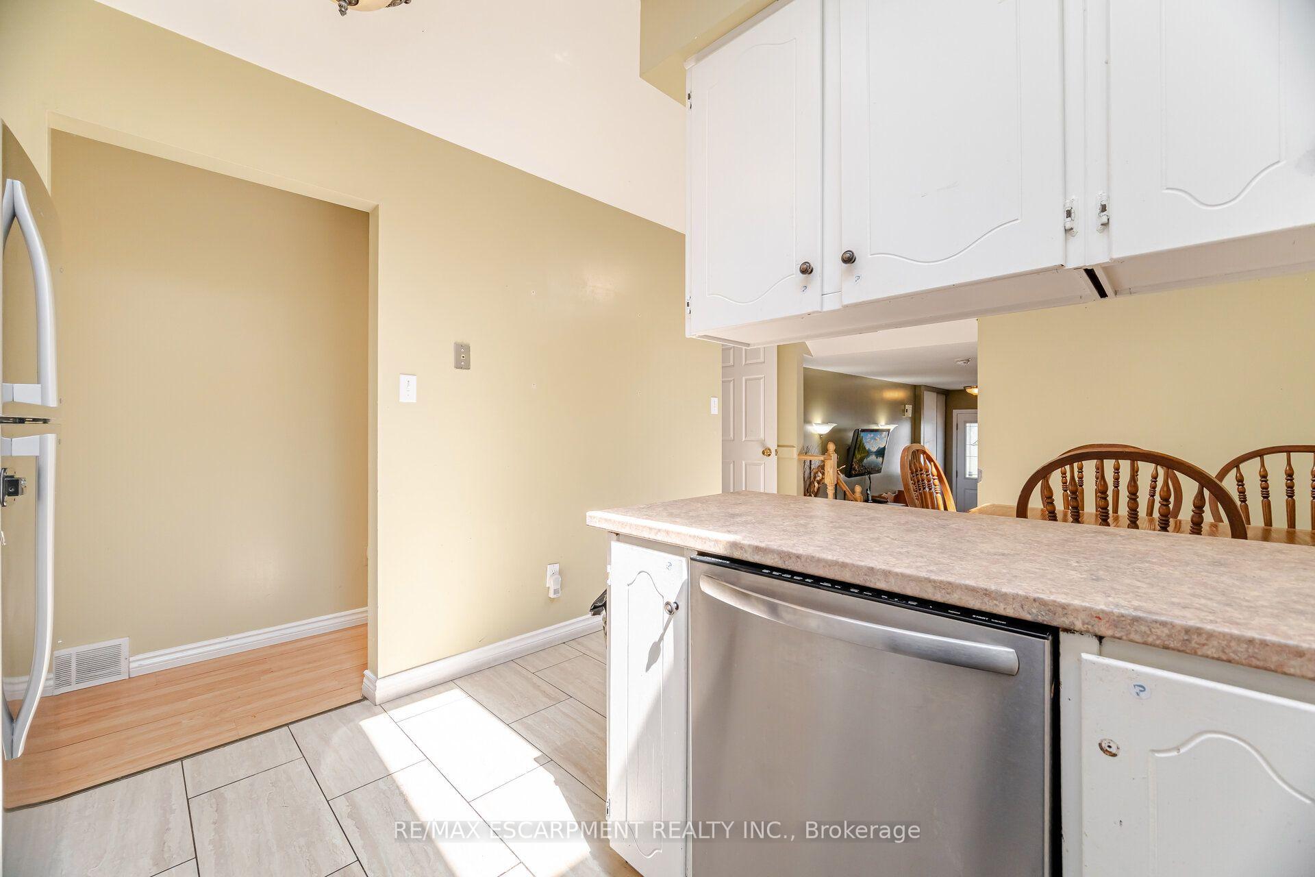 Photo 17 of 178 Athenia Drive, Hamilton, Stoney Creek — HOMEH