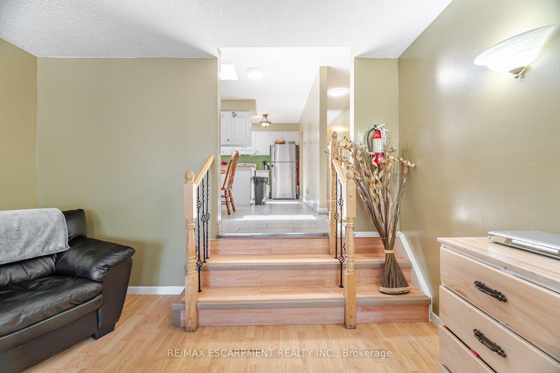 Photo 19 of 178 Athenia Drive, Hamilton, Stoney Creek — HOMEH