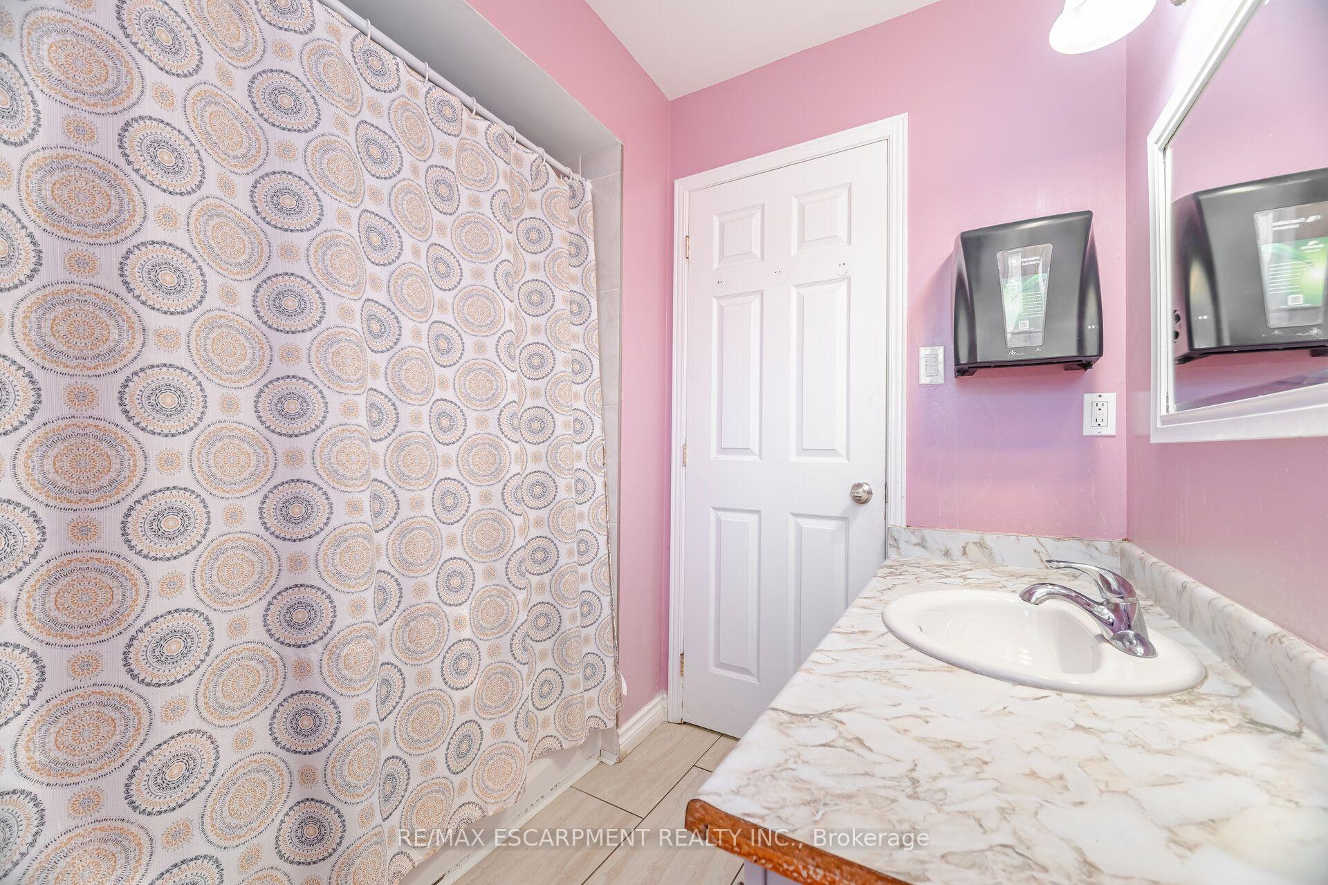Photo 21 of 178 Athenia Drive, Hamilton, Stoney Creek — HOMEH