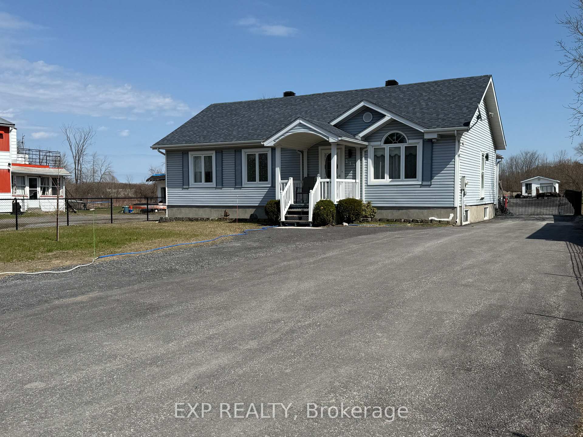 Photo 2 of 213 Longueuil Street, Champlain, L'Orignal — HOMEH