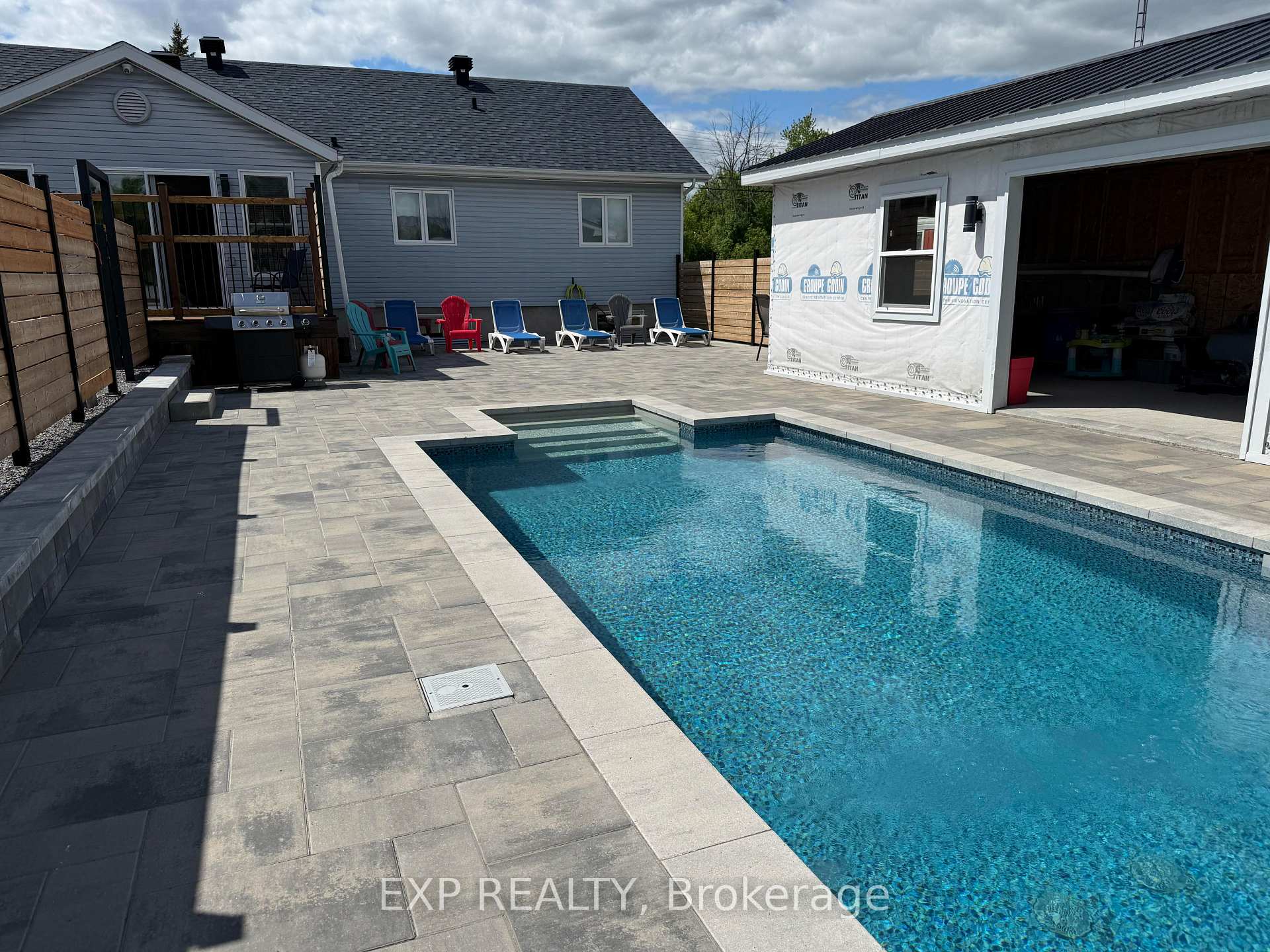 Photo 9 of 213 Longueuil Street, Champlain, L'Orignal — HOMEH