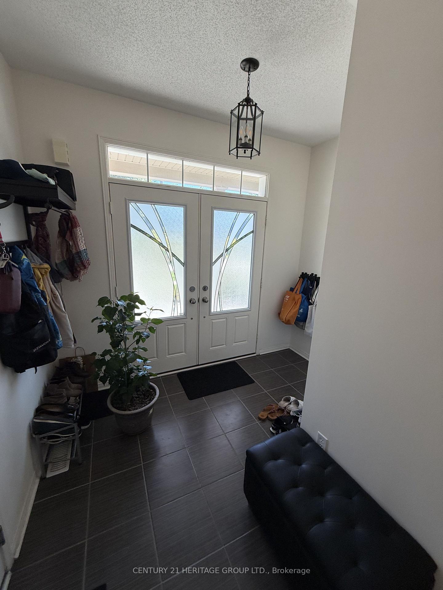 Photo 3 of 134 Edwin Carr Upper Street, Clarington, Bowmanville — HOMEH