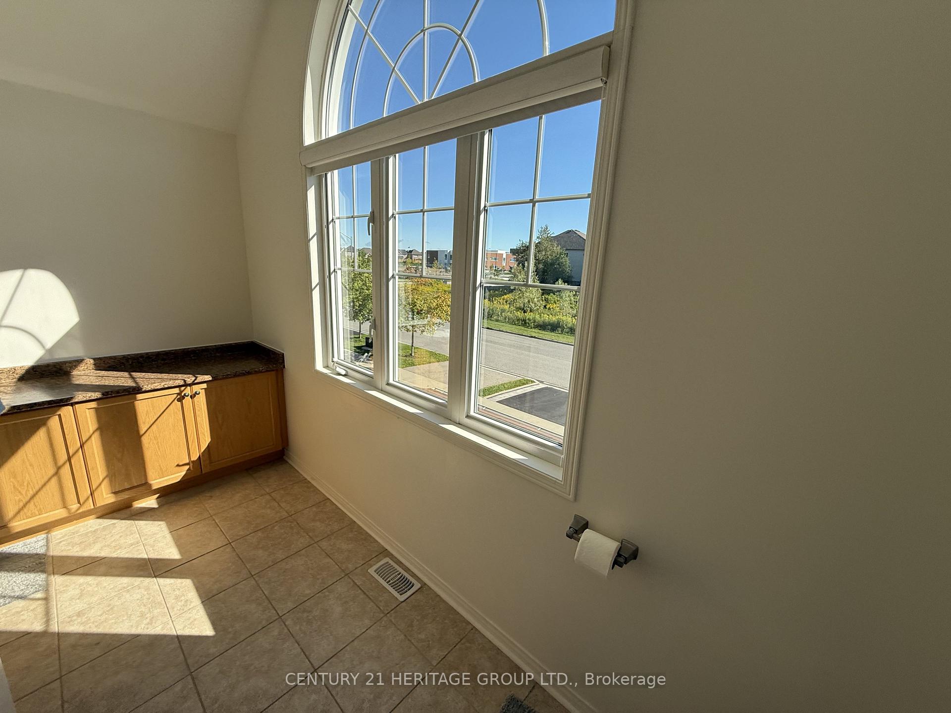 Photo 31 of 134 Edwin Carr Upper Street, Clarington, Bowmanville — HOMEH
