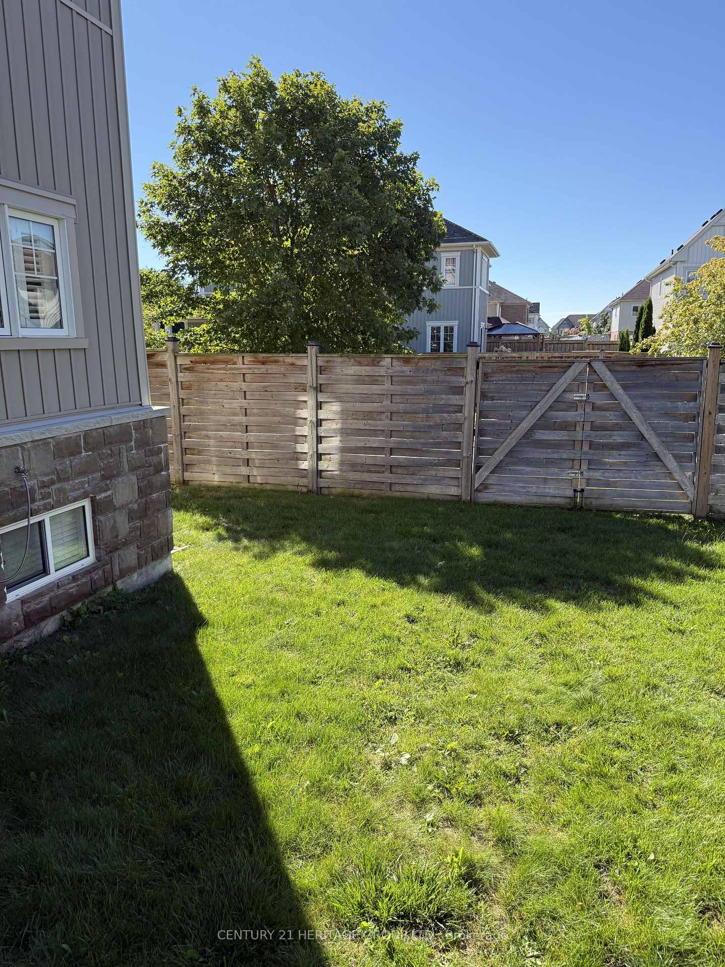 Photo 40 of 134 Edwin Carr Upper Street, Clarington, Bowmanville — HOMEH