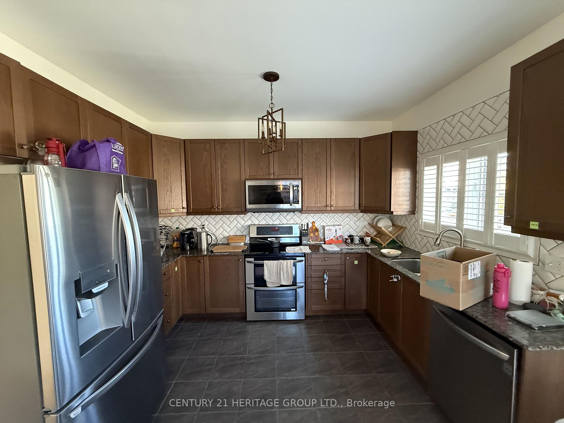 Photo 9 of 134 Edwin Carr Upper Street, Clarington, Bowmanville — HOMEH