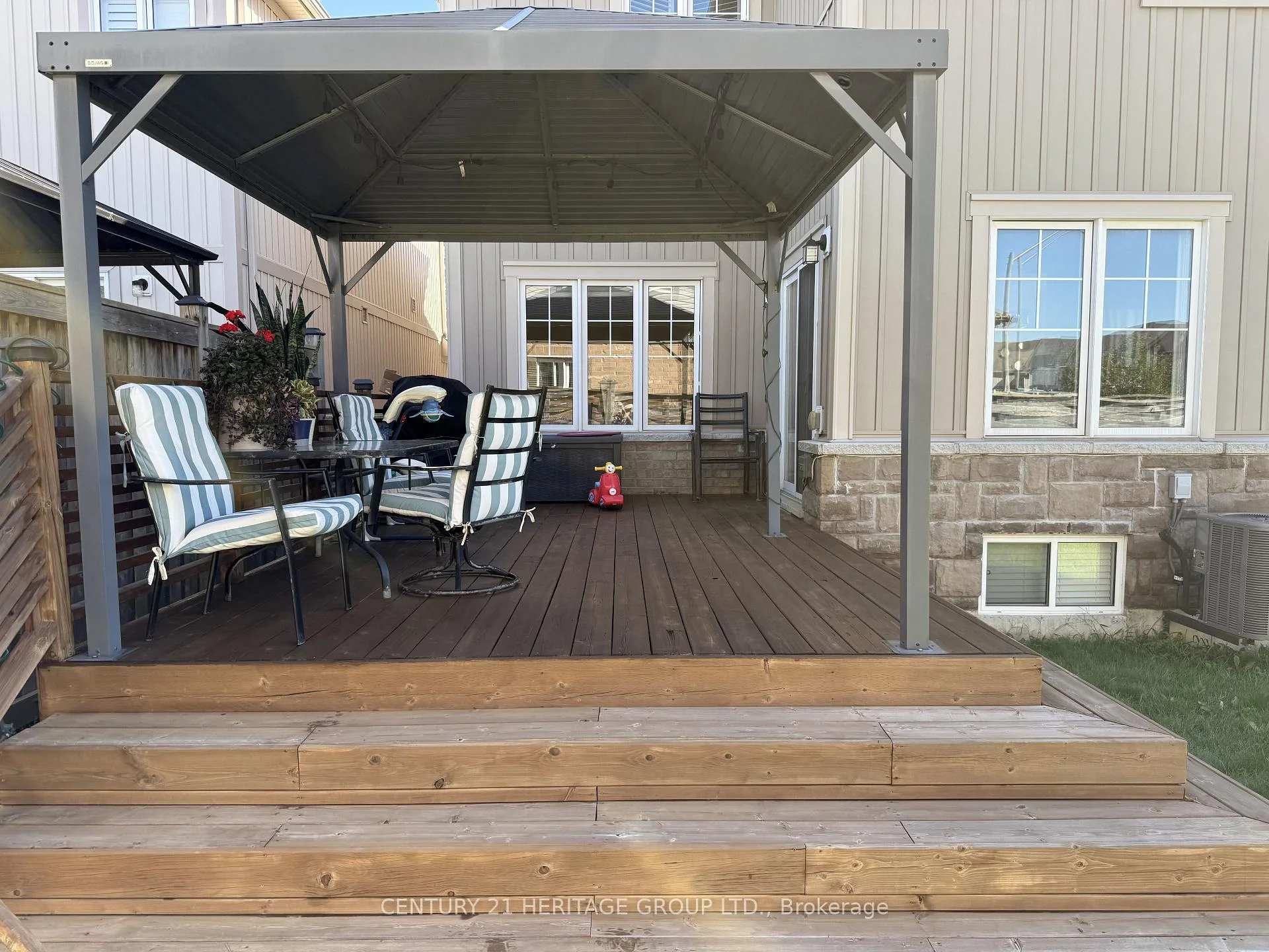 Photo 5 of 134 Edwin Carr Upper Street, Clarington, Bowmanville — HOMEH