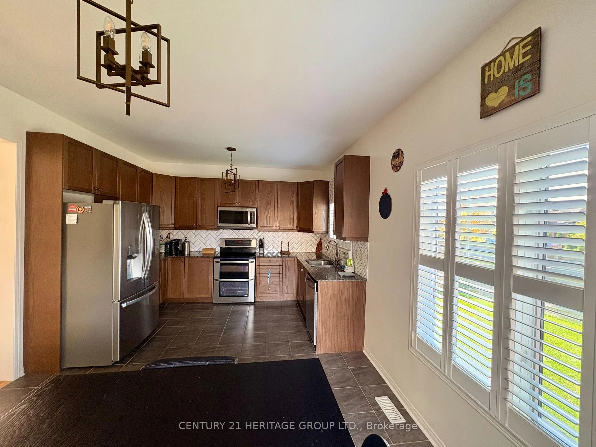 Photo 11 of 134 Edwin Carr Upper Street, Clarington, Bowmanville — HOMEH