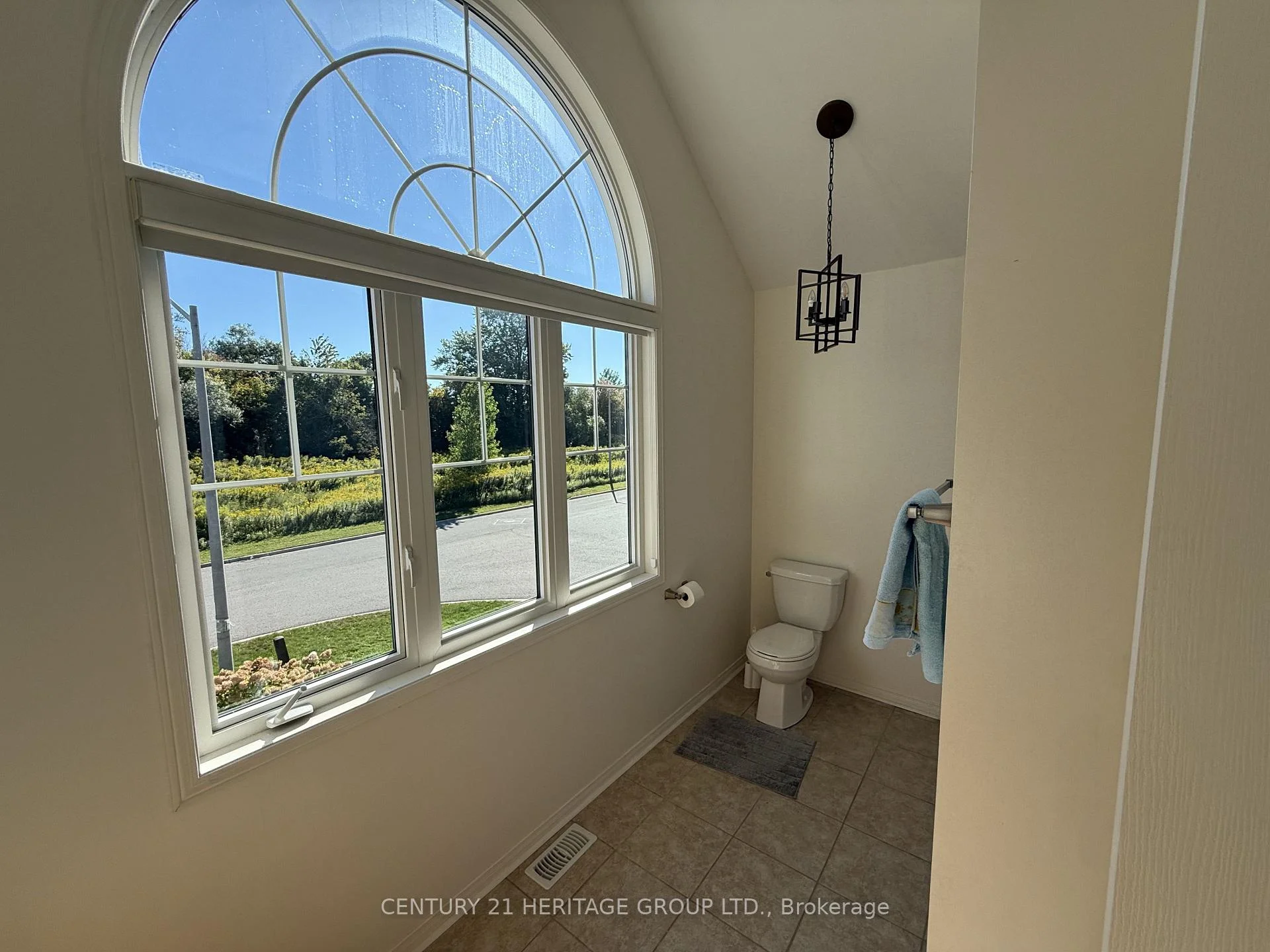 Photo 13 of 134 Edwin Carr Upper Street, Clarington, Bowmanville — HOMEH