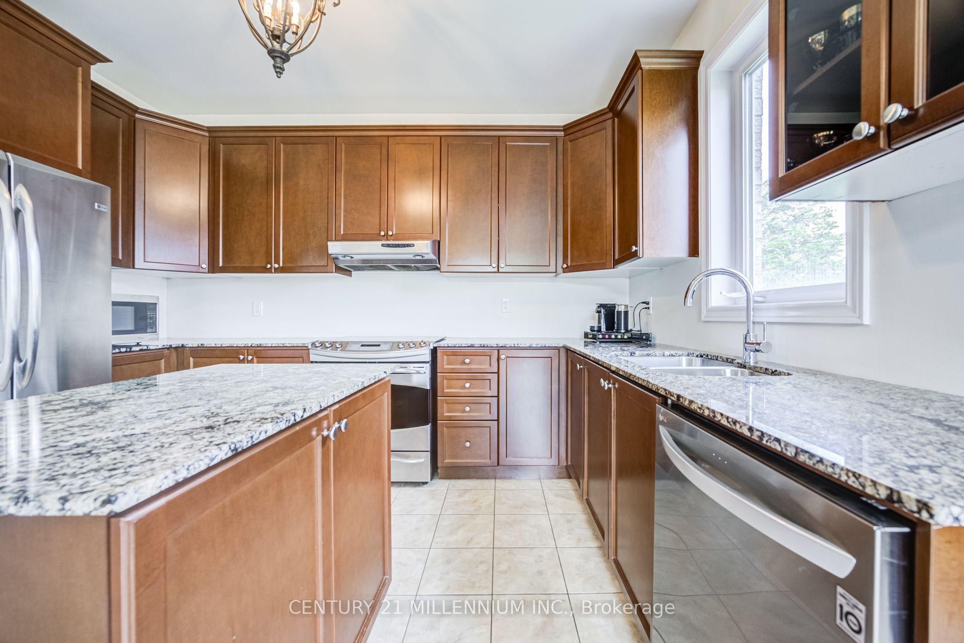 Photo 13 of 17 Island Grove, Brampton, Credit Valley — HOMEH