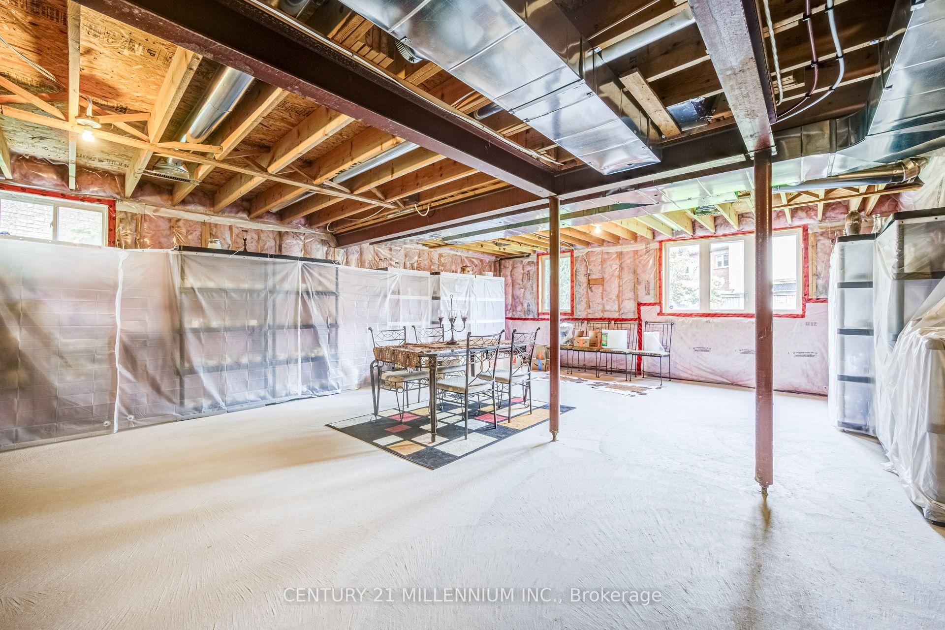 Photo 40 of 17 Island Grove, Brampton, Credit Valley — HOMEH